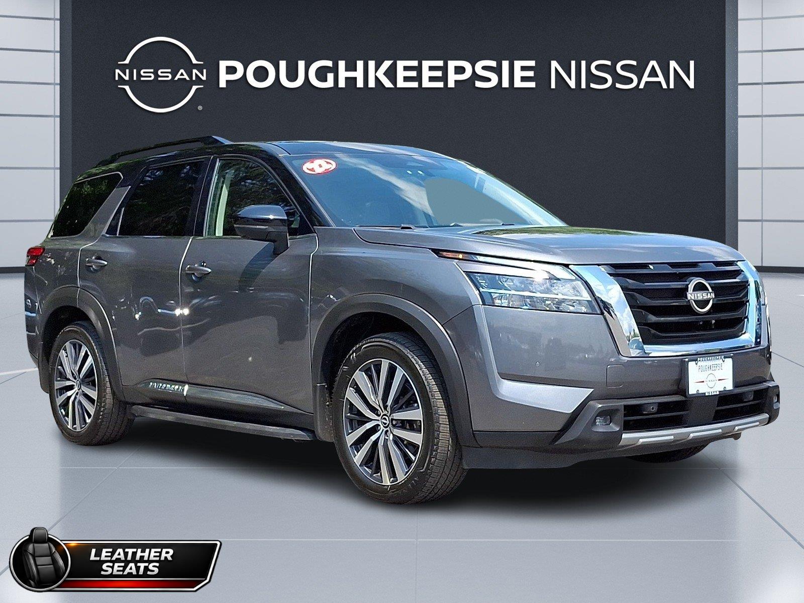 Gun Metallic/Super Black 2022 Nissan Pathfinder SUV / Crossover All-Wheel Drive Automatic