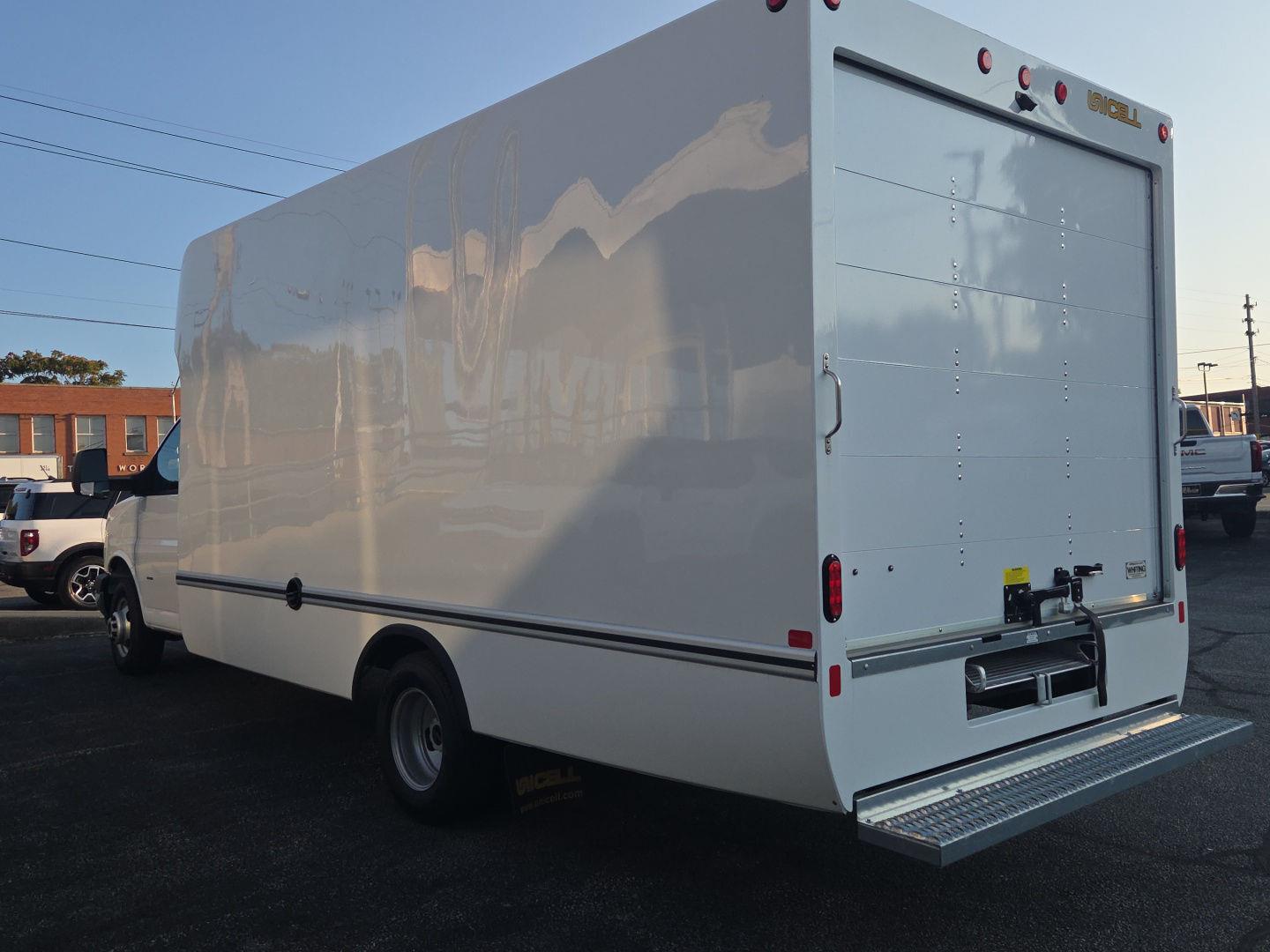 2025 GMC Savana Commercial Cutaway - 10