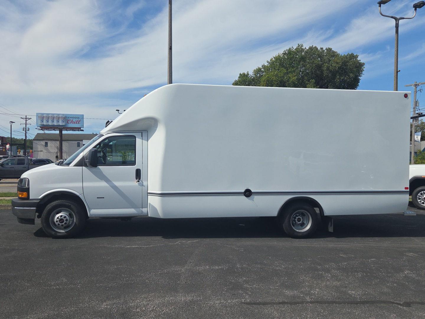 2025 GMC Savana Commercial Cutaway - 9