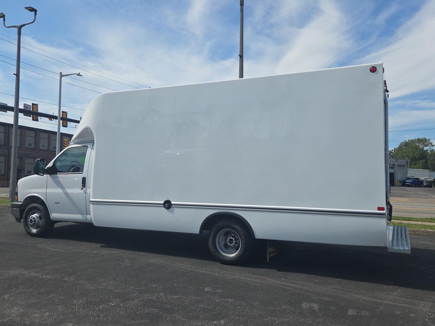 2025 GMC Savana Commercial Cutaway - 10