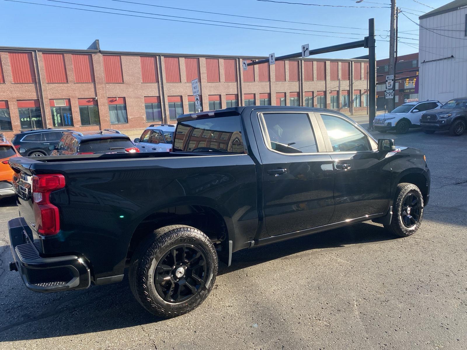 2023 Chevrolet Silverado 1500 RST - 11