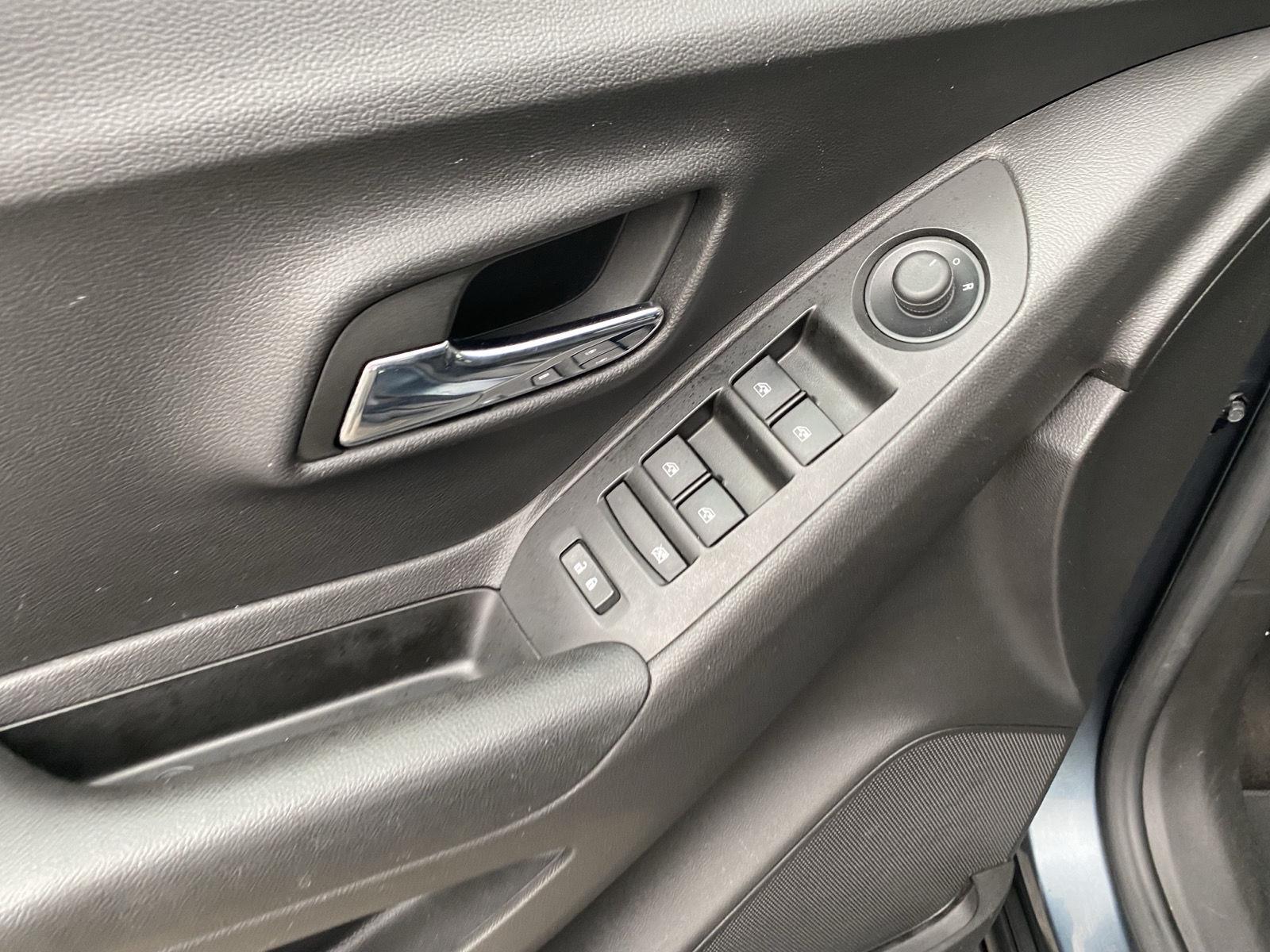 2022 Chevrolet Trax LT at Braxton Motor Co