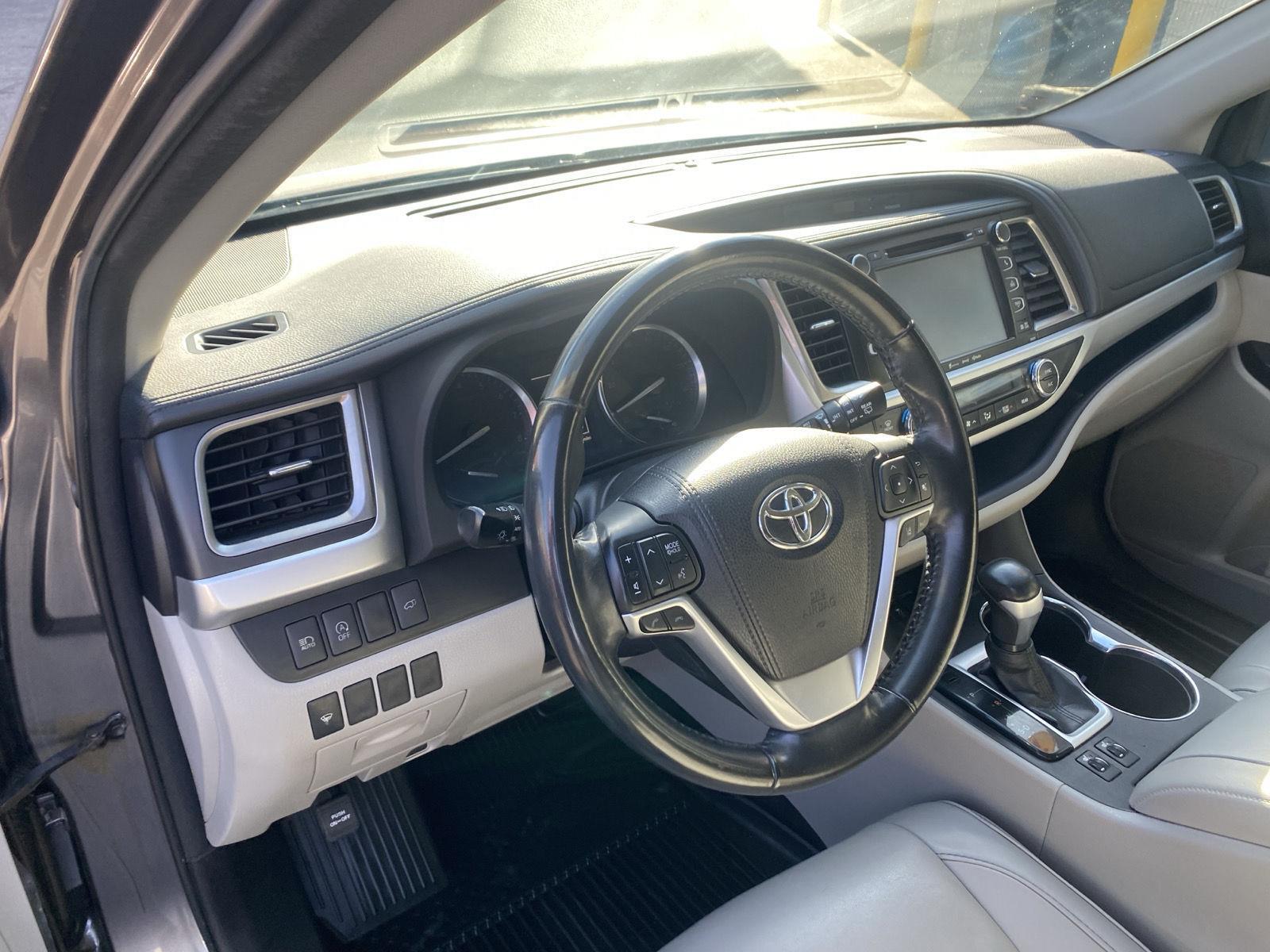 2018 Toyota Highlander XLE at McCandless Ford