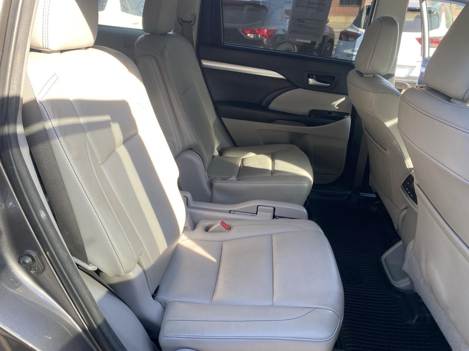 2018 Toyota Highlander XLE at McCandless Ford