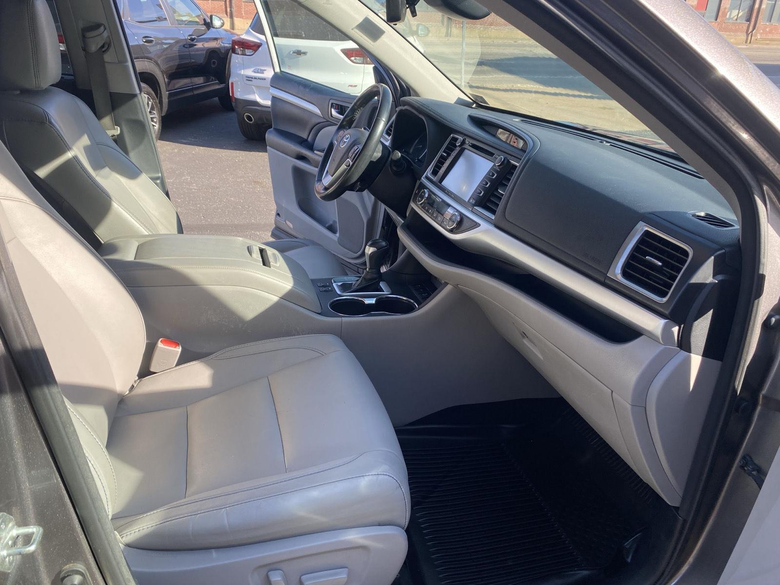 2018 Toyota Highlander XLE at McCandless Ford