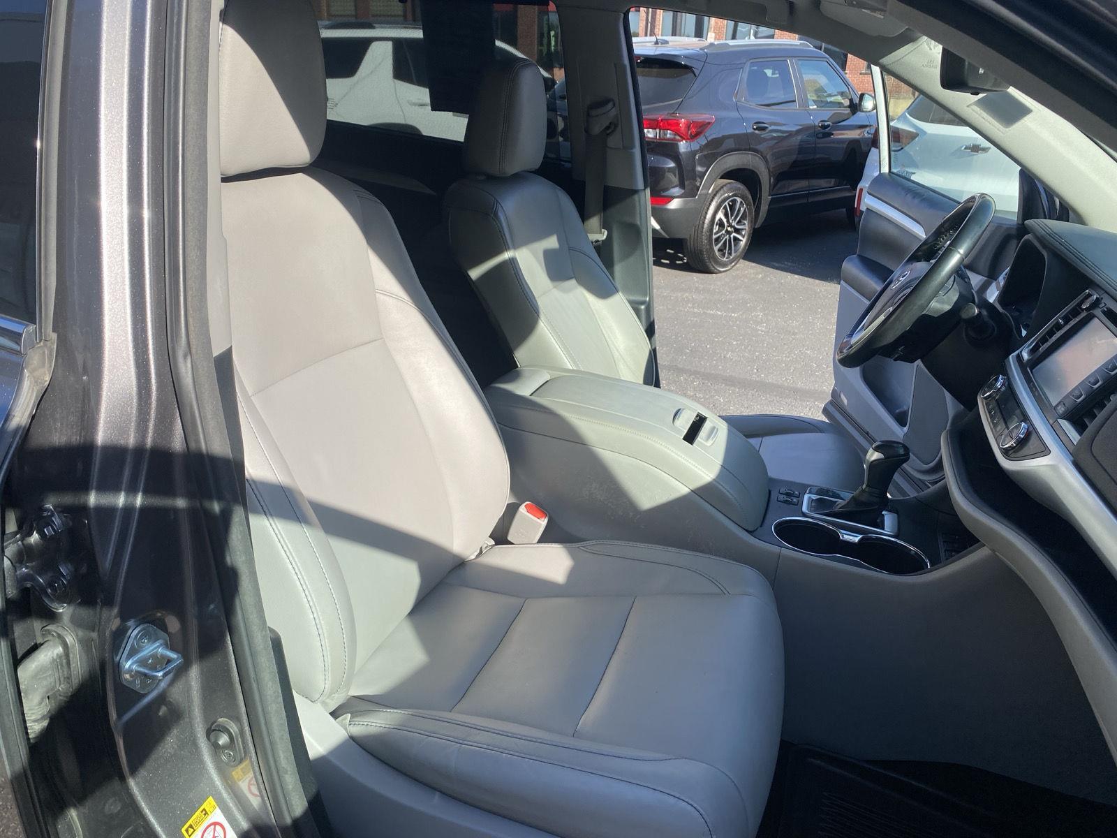2018 Toyota Highlander XLE at McCandless Ford