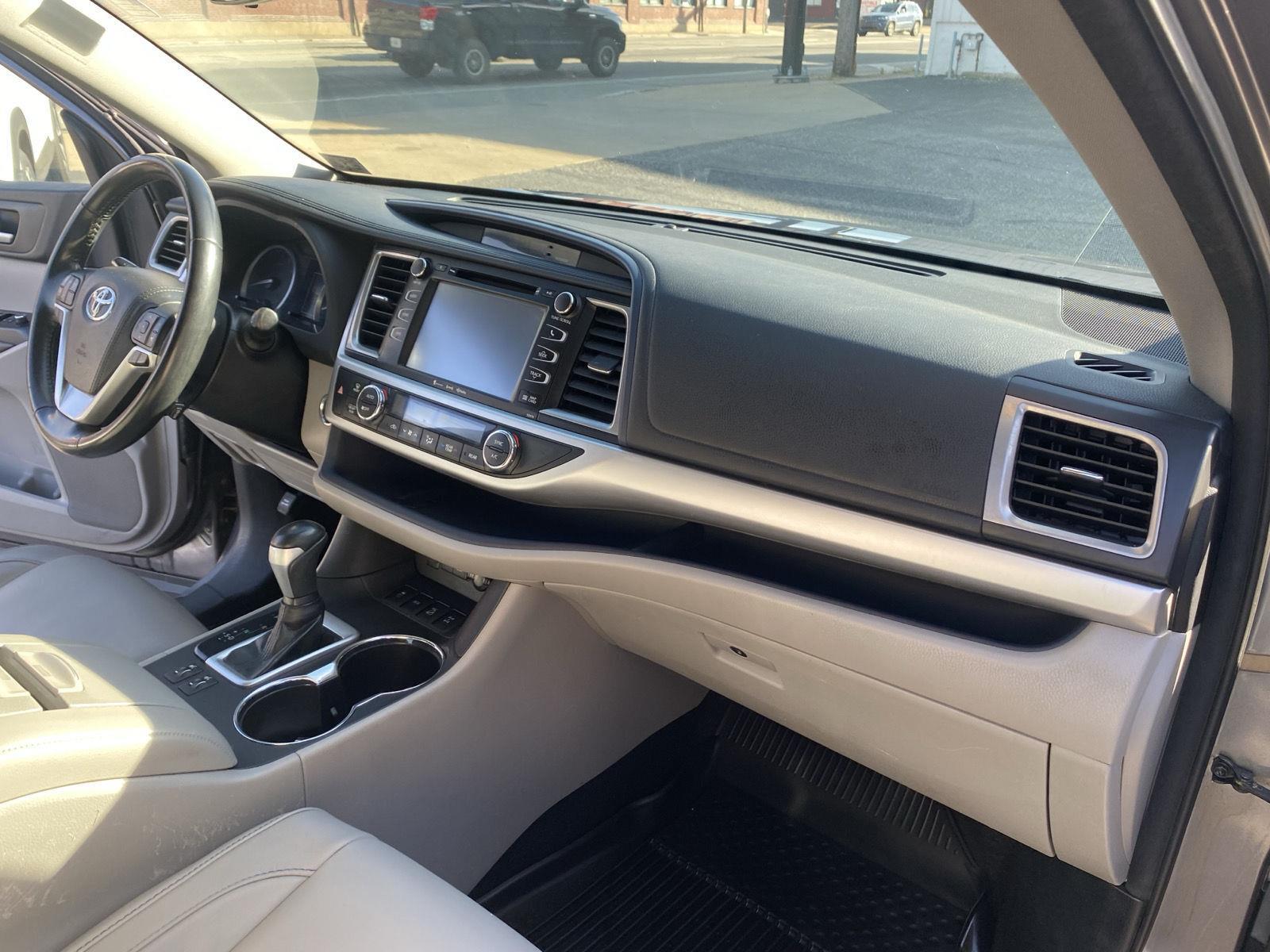 2018 Toyota Highlander XLE at McCandless Ford