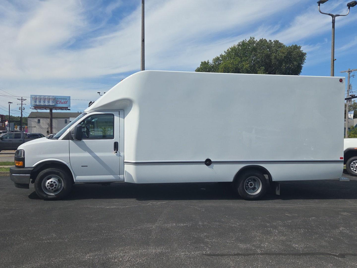 2025 GMC Savana Commercial Cutaway - 9