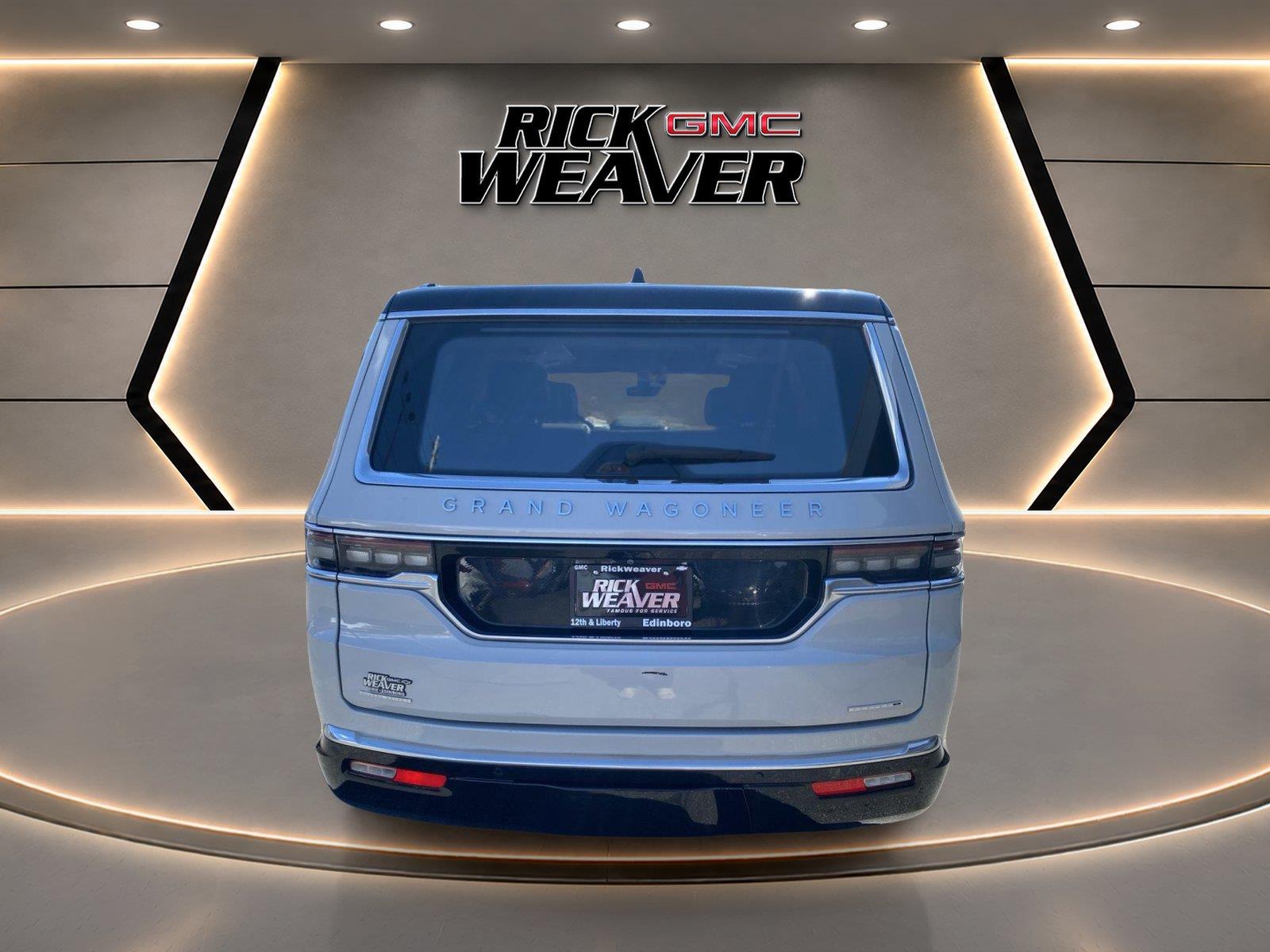 2022 Jeep Grand Wagoneer Series II - 4