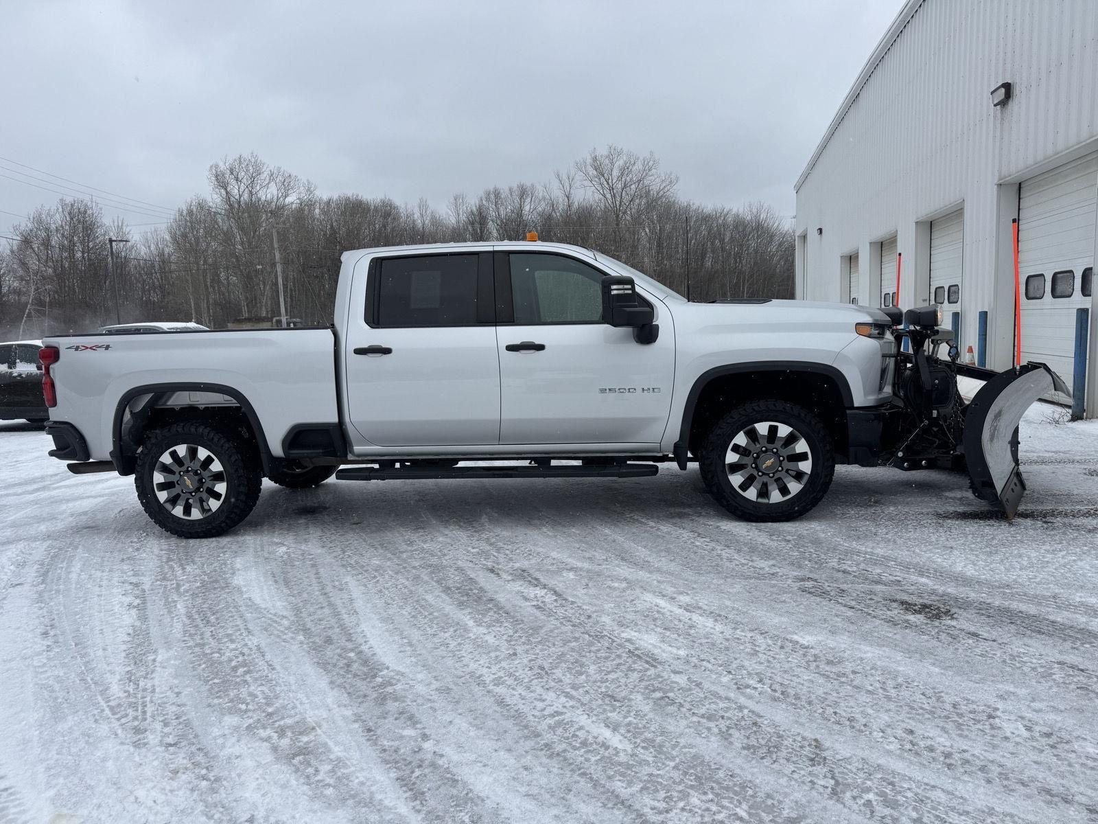 2022 Chevrolet Silverado 2500HD Custom Crew Cab 4WD