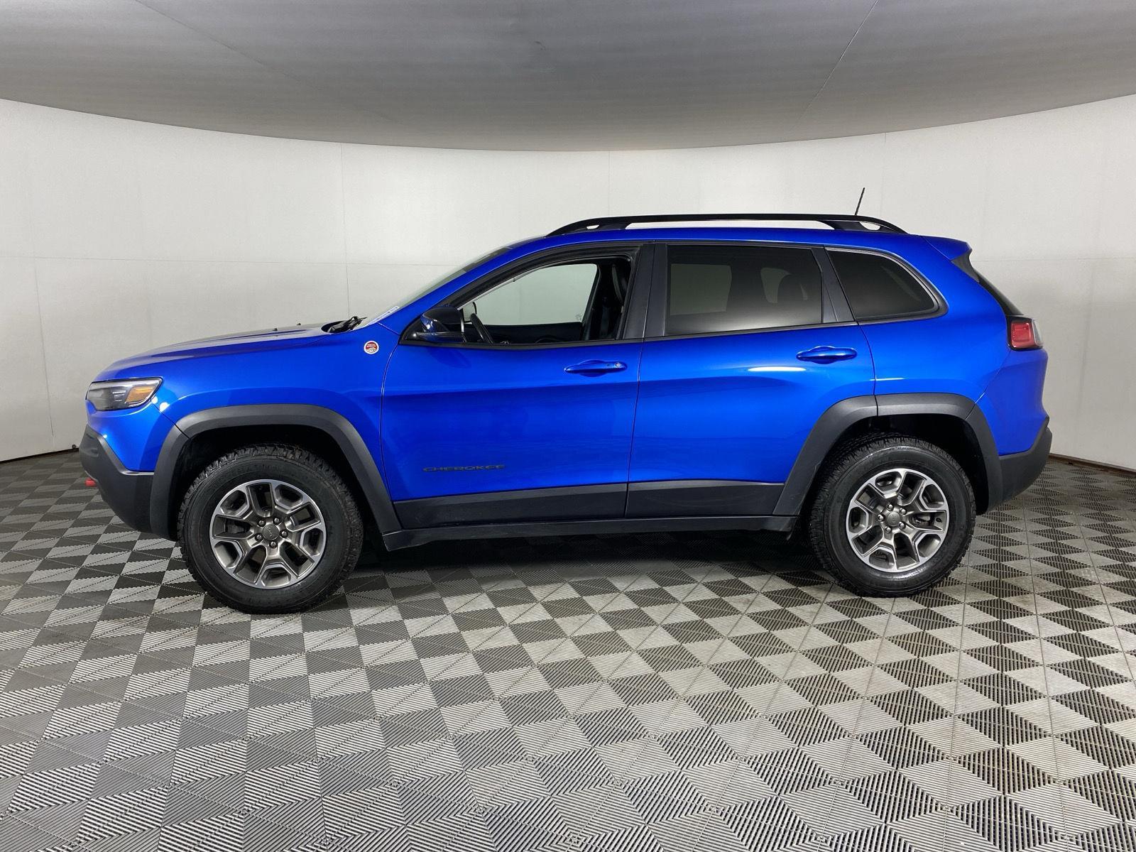 Used 2022 Hydro Blue Pearlcoat Jeep Trailhawk image 4