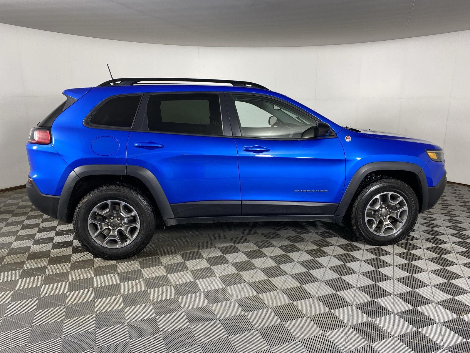Used 2022 Hydro Blue Pearlcoat Jeep Trailhawk image 8