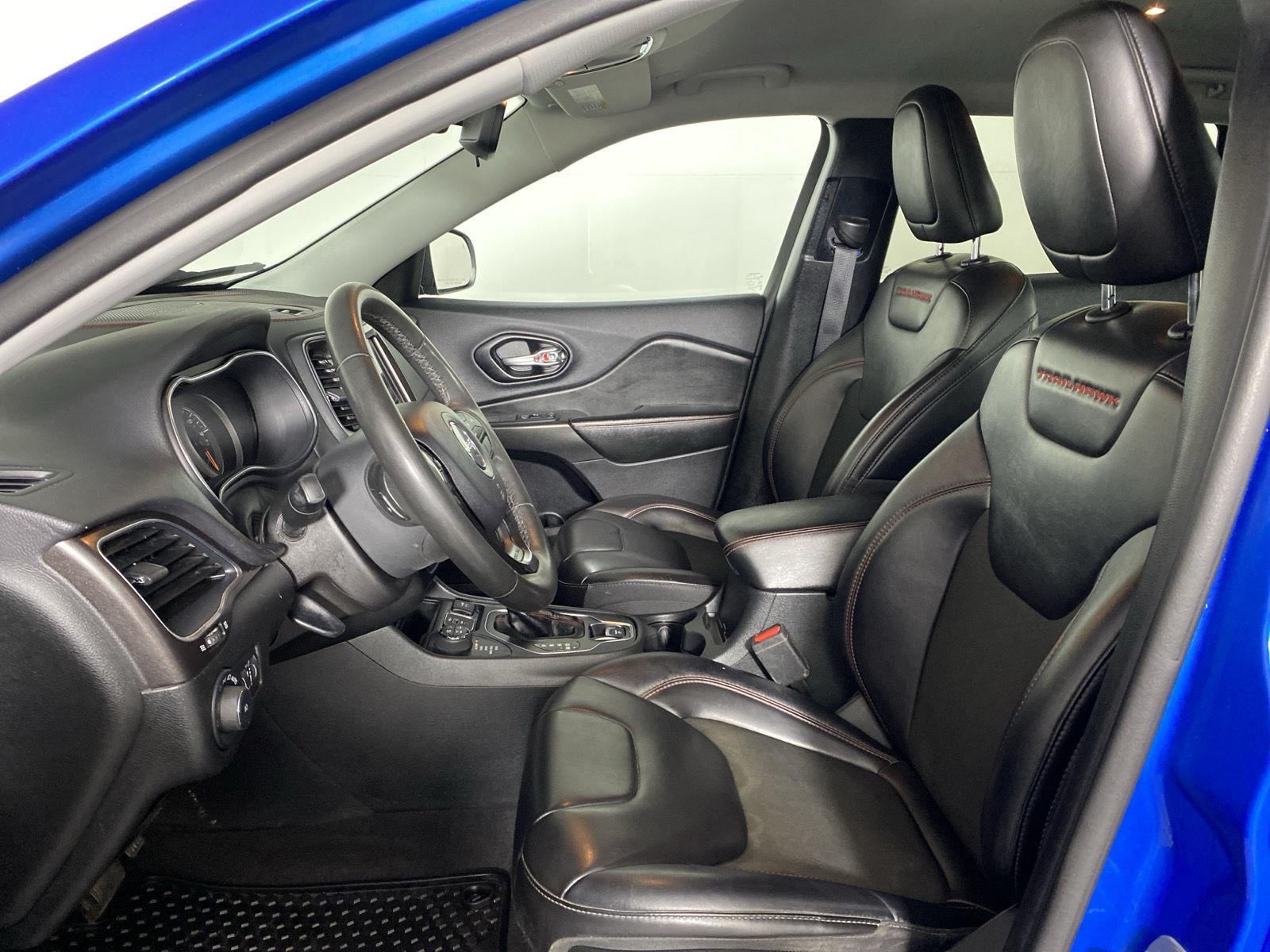 Used 2022 Hydro Blue Pearlcoat Jeep Trailhawk image 10