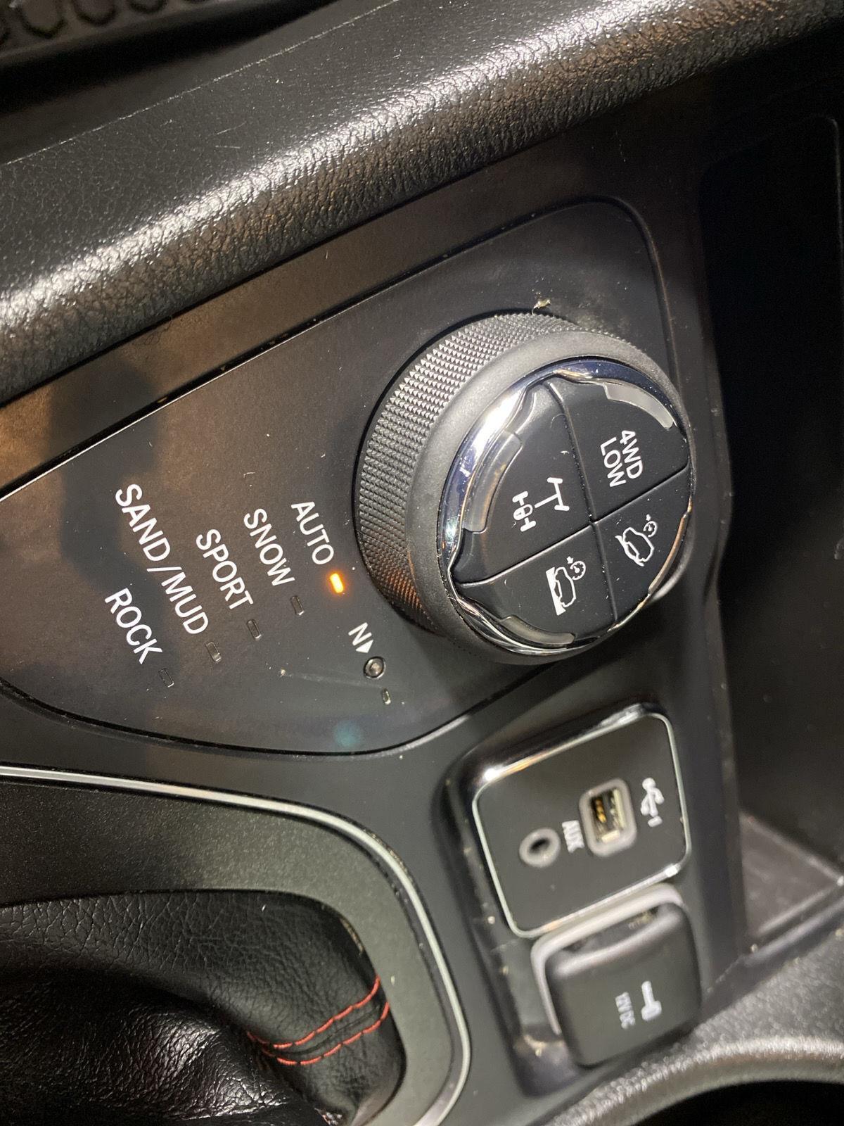 Used 2022 Hydro Blue Pearlcoat Jeep Trailhawk image 21