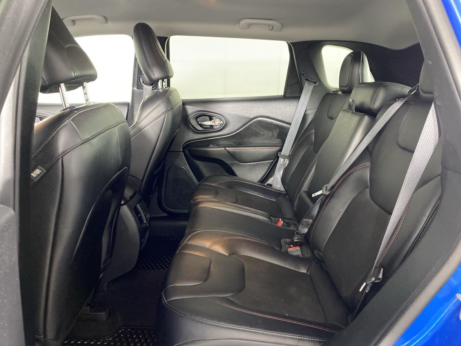 Used 2022 Hydro Blue Pearlcoat Jeep Trailhawk image 23