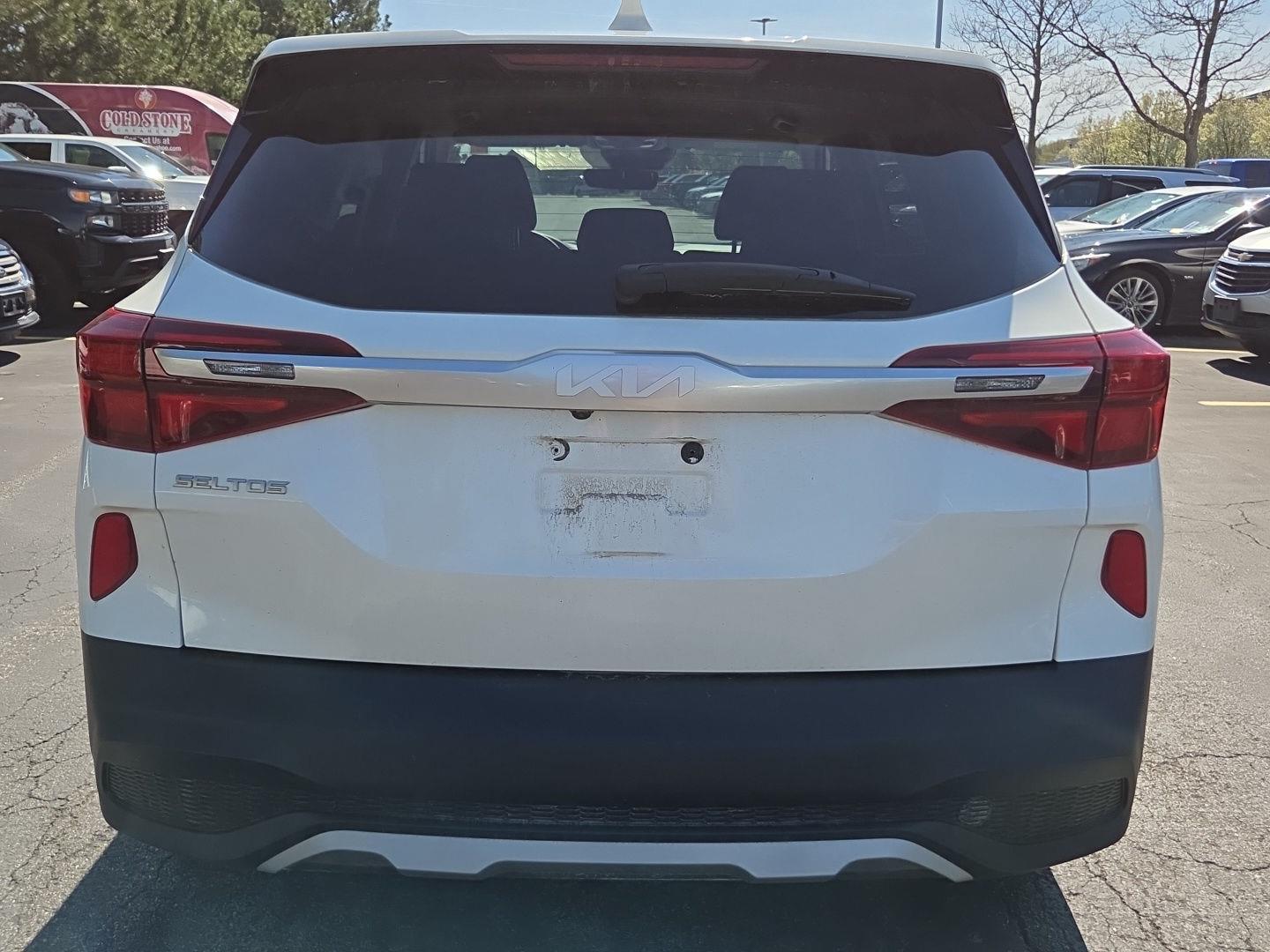 Used 2022 Snow White Pearl Kia LX image 3