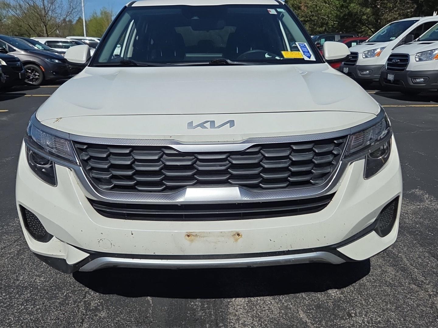 Used 2022 Snow White Pearl Kia LX image 7