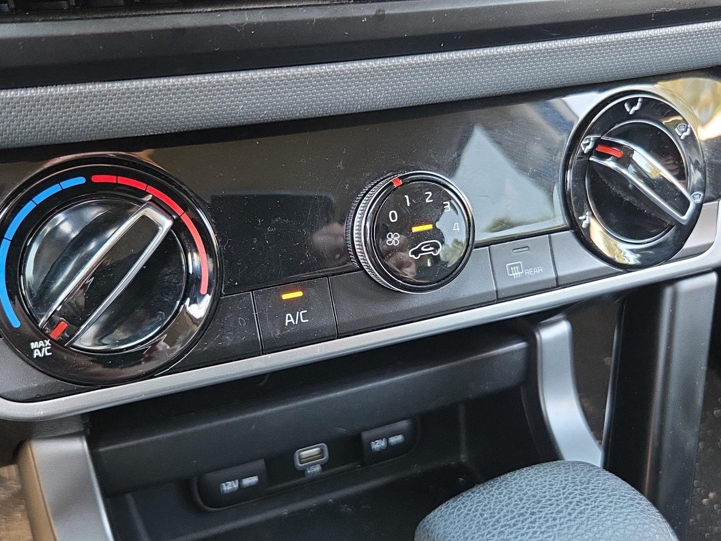 Used 2022 Snow White Pearl Kia LX image 12