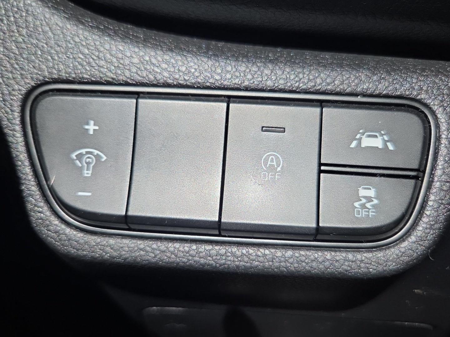 Used 2022 Snow White Pearl Kia LX image 14