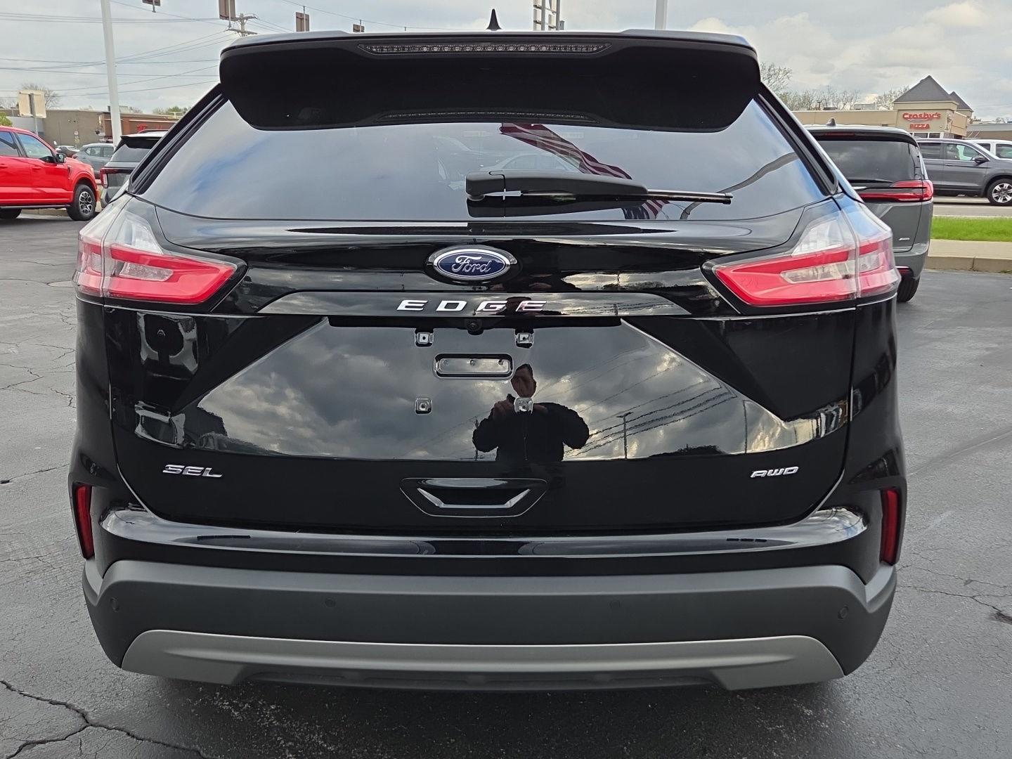Used 2024 Agate Black Ford SEL image 3
