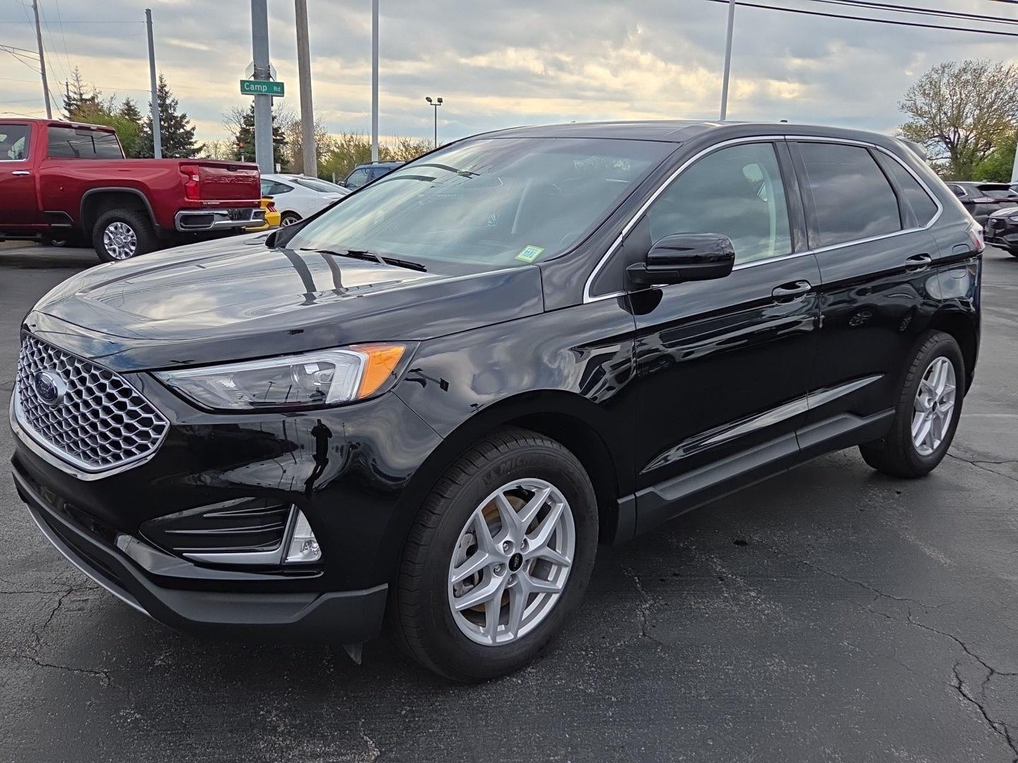 Used 2024 Agate Black Ford SEL image 5