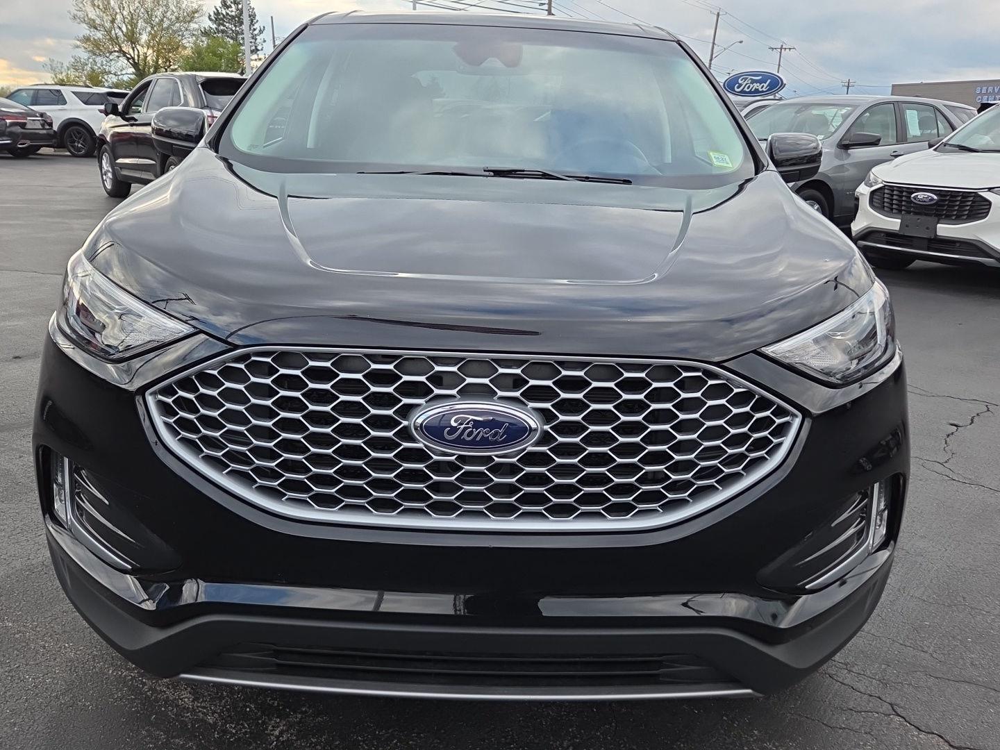 Used 2024 Agate Black Ford SEL image 6