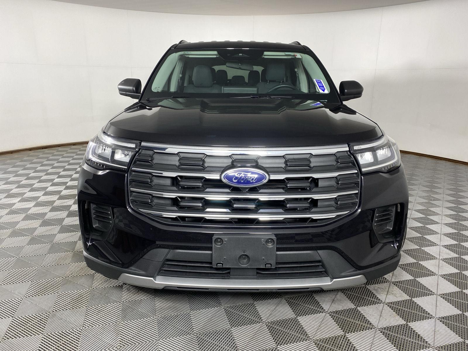 Used 2025 Agate Black Metallic Ford Active image 5