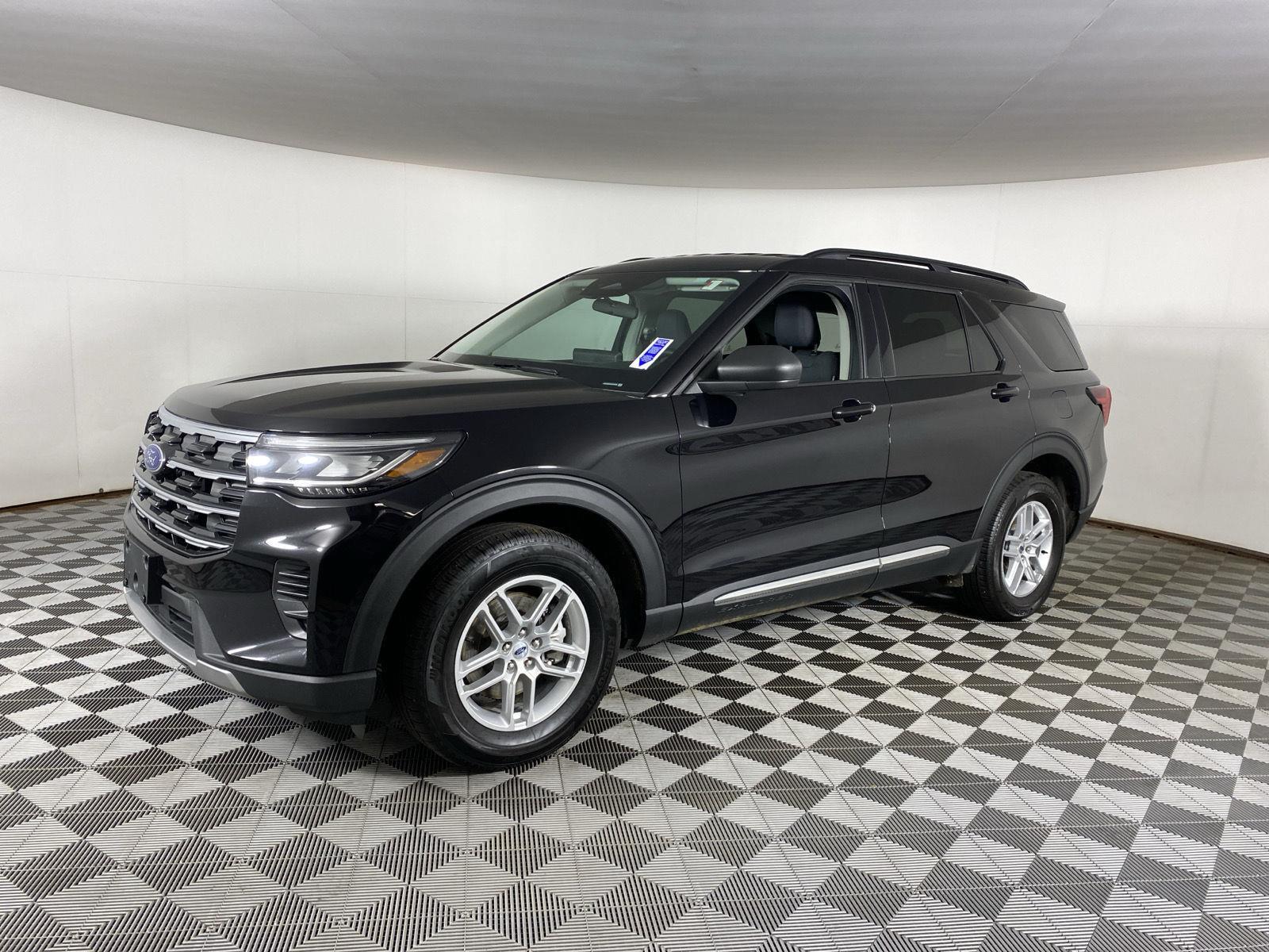 Used 2025 Agate Black Metallic Ford Active image 6