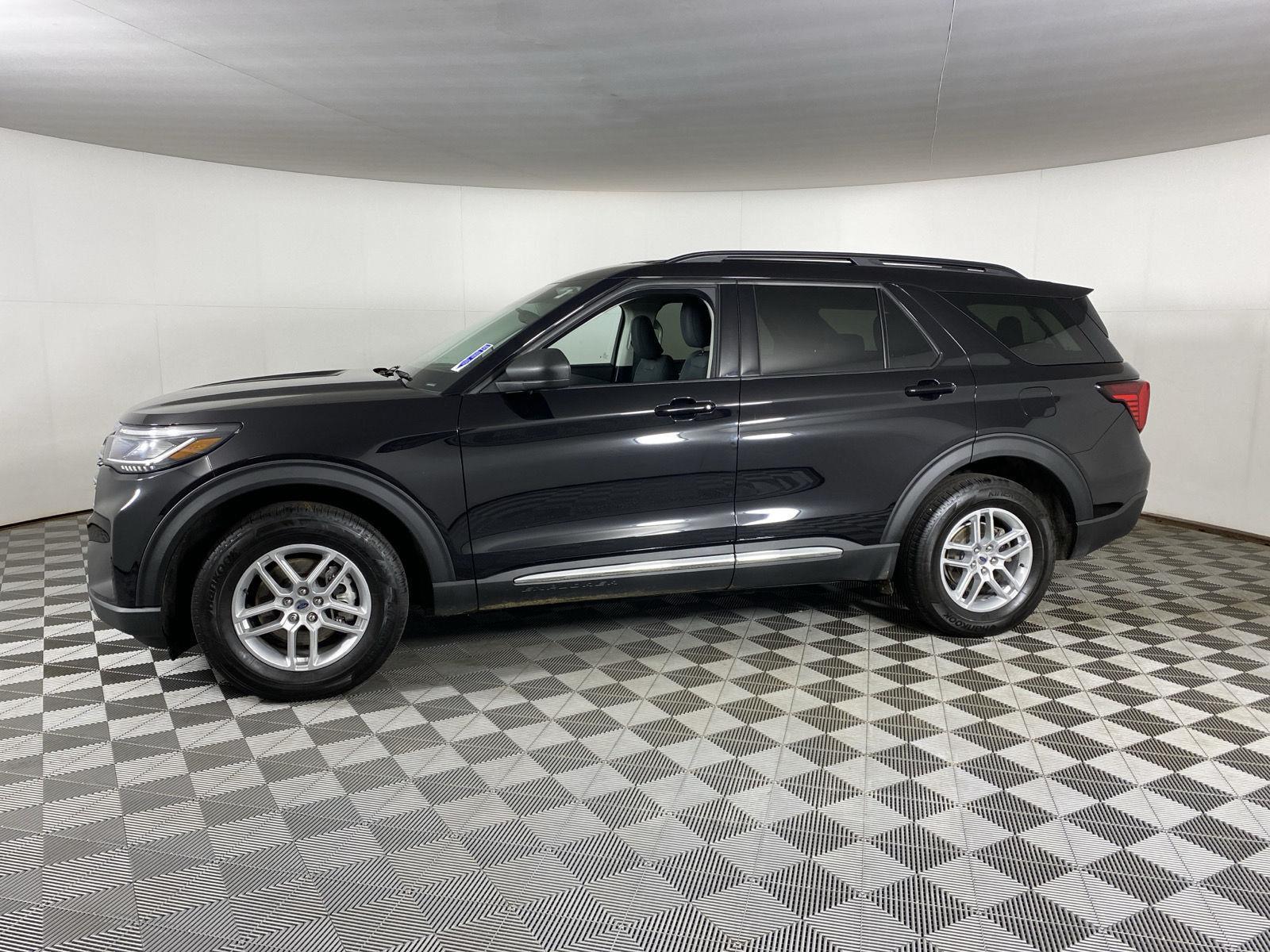 Used 2025 Agate Black Metallic Ford Active image 7