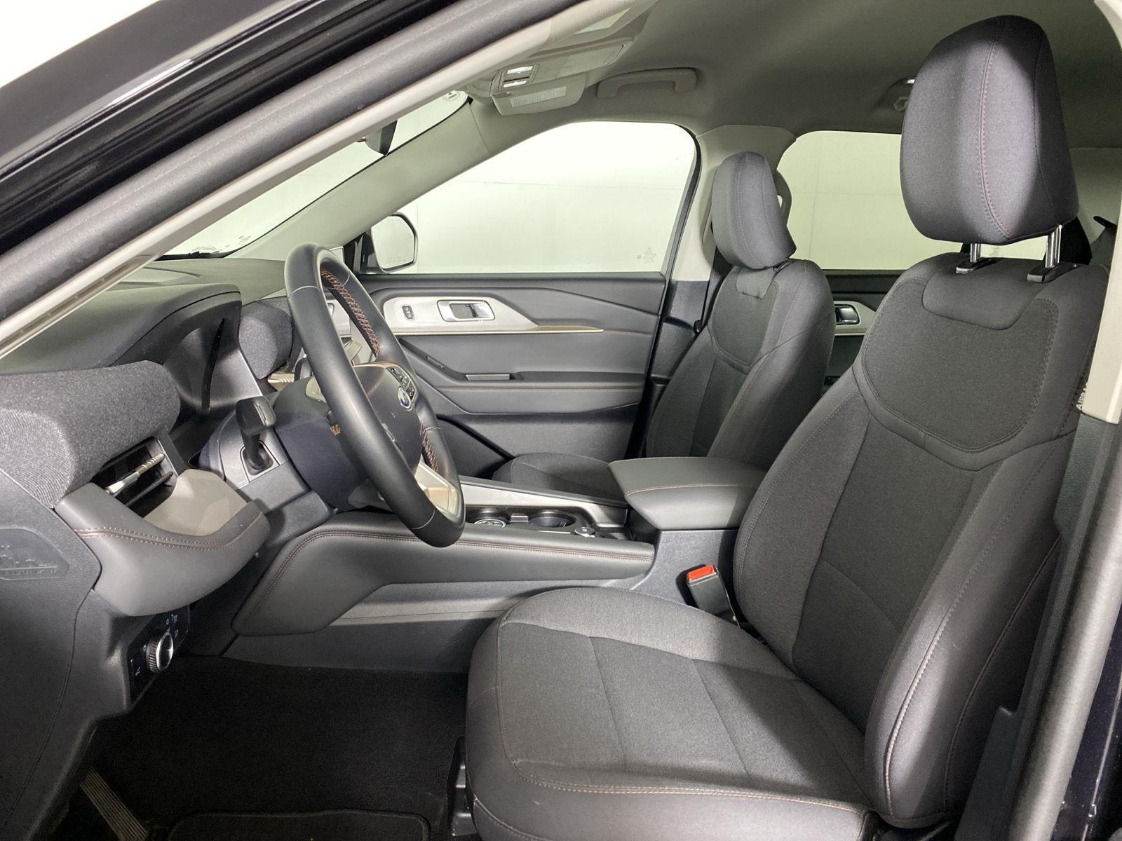 Used 2025 Agate Black Metallic Ford Active image 13