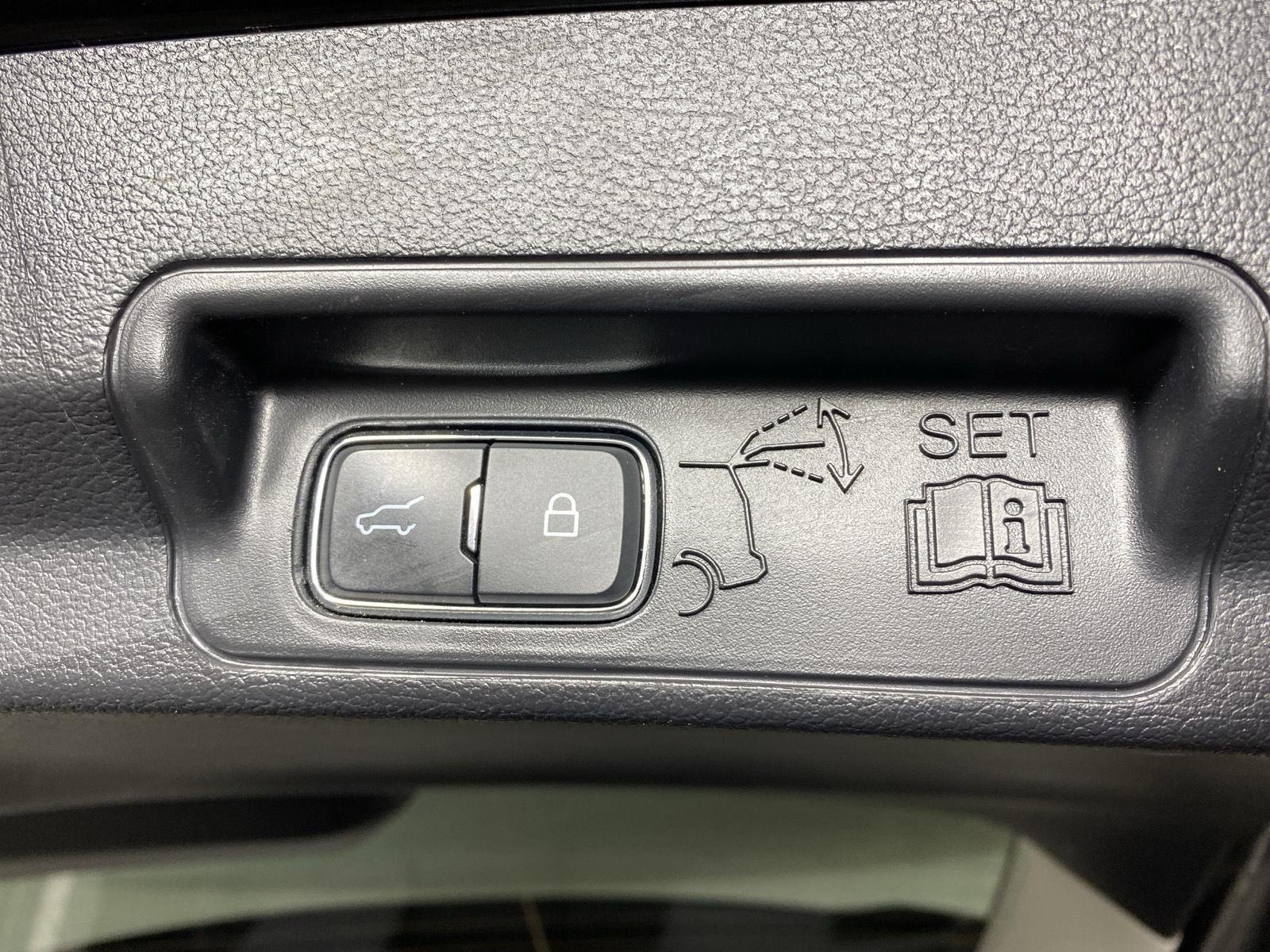 Used 2025 Agate Black Metallic Ford Active image 29