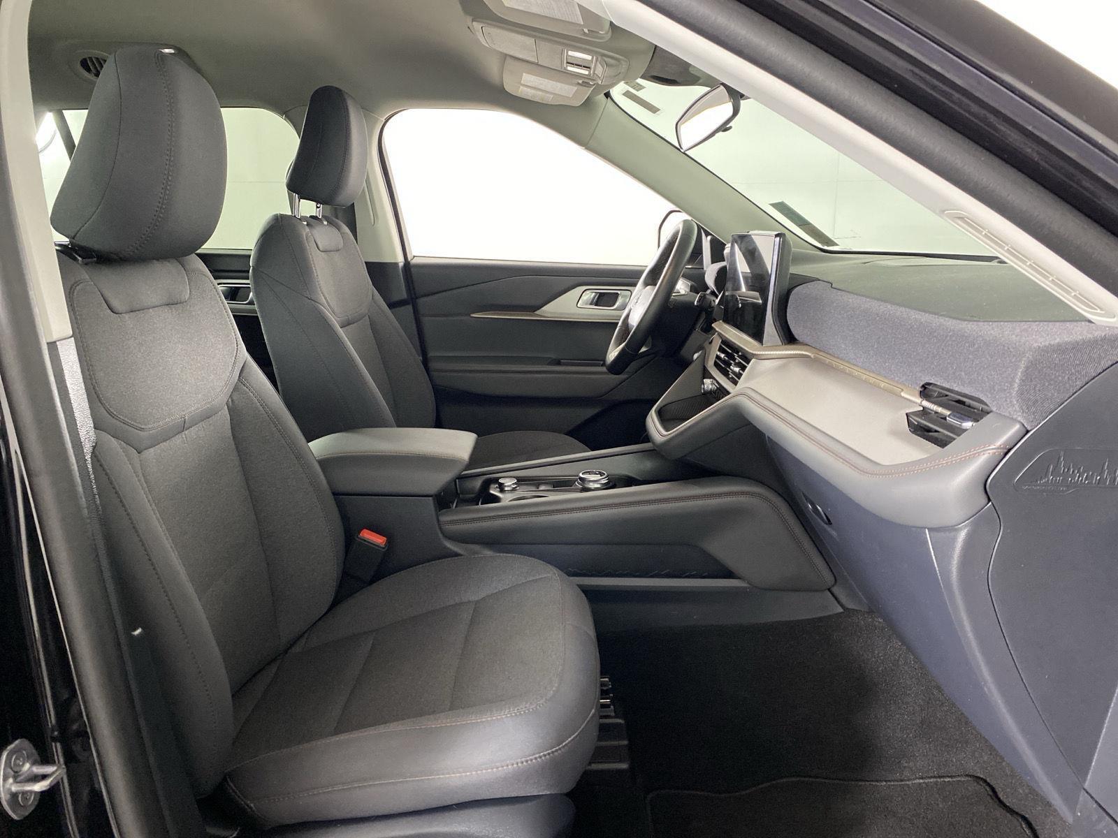 Used 2025 Agate Black Metallic Ford Active image 30