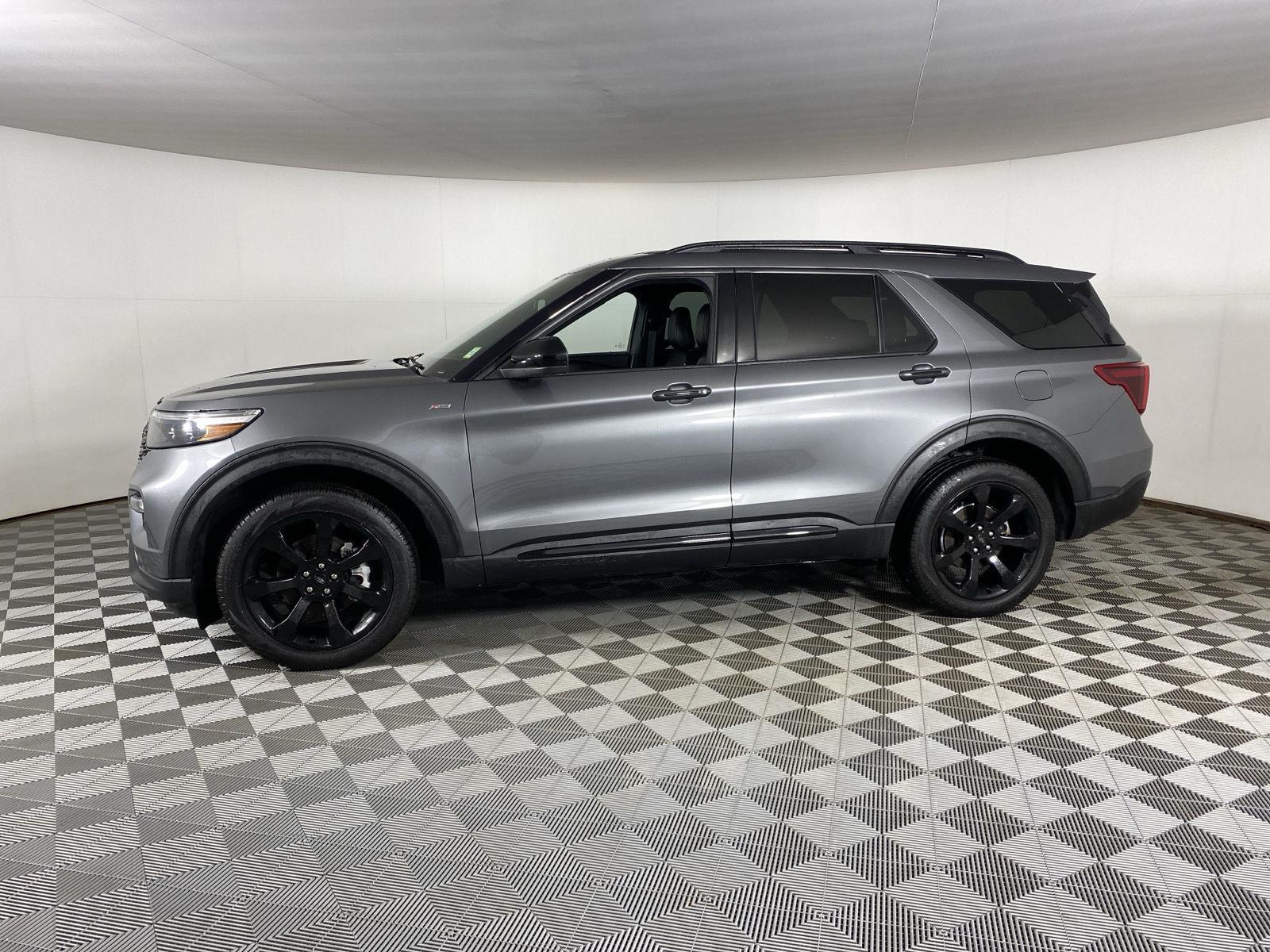 Used 2023 Carbonized Gray Ford ST-Line image 4