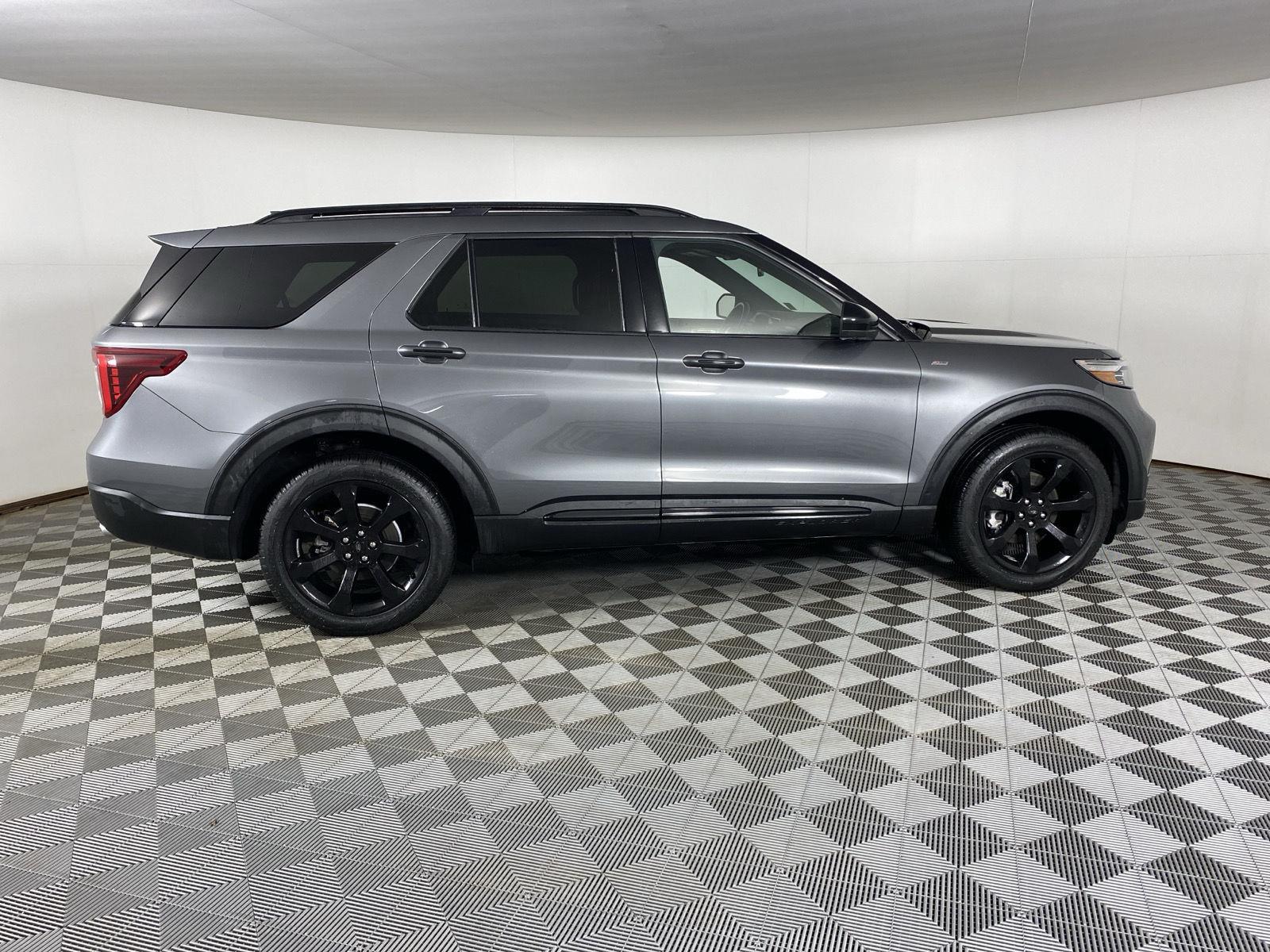 Used 2023 Carbonized Gray Ford ST-Line image 8
