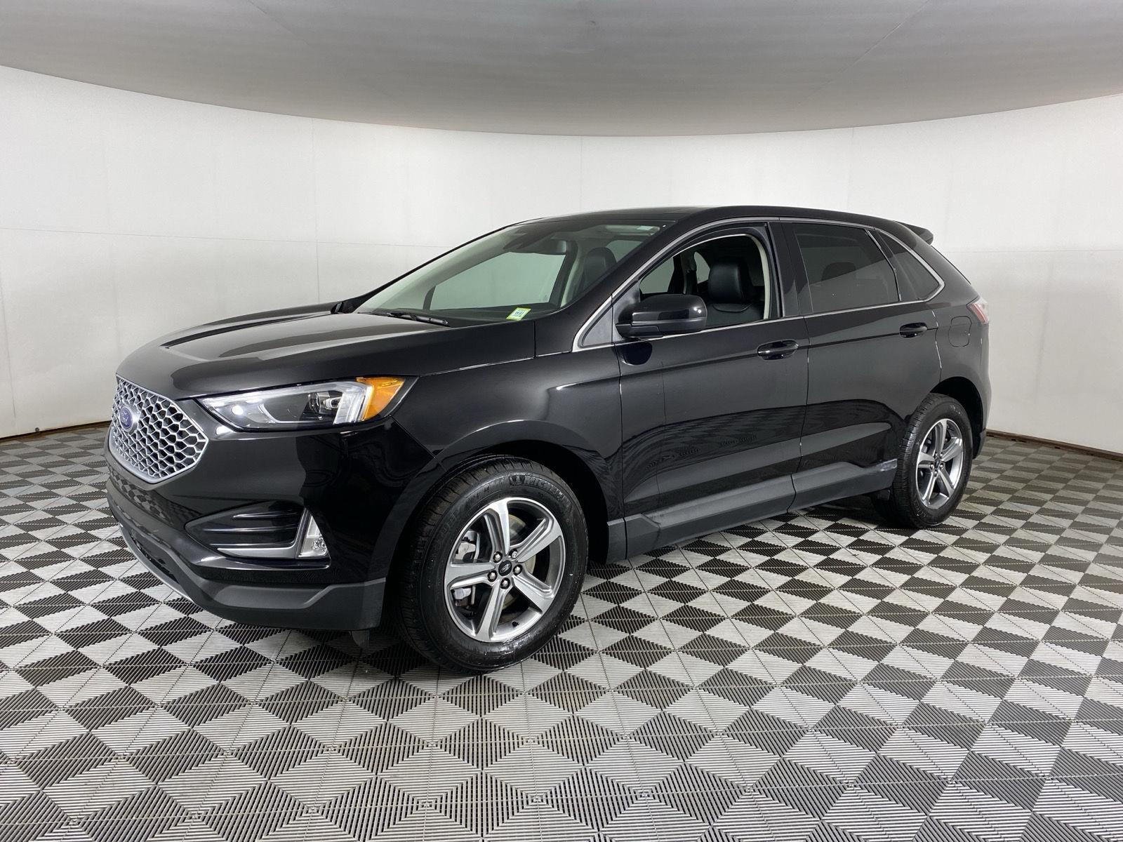Used 2024 Agate Black Ford SEL image 3