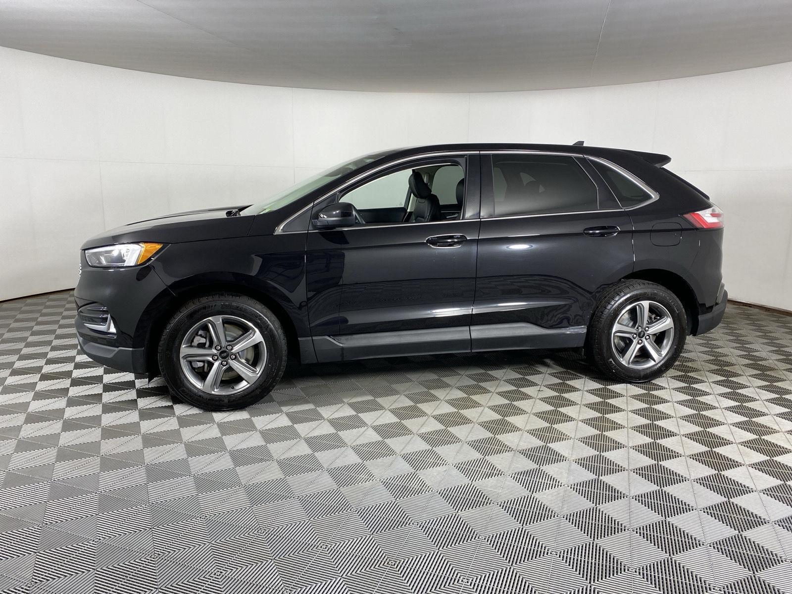 Used 2024 Agate Black Ford SEL image 4