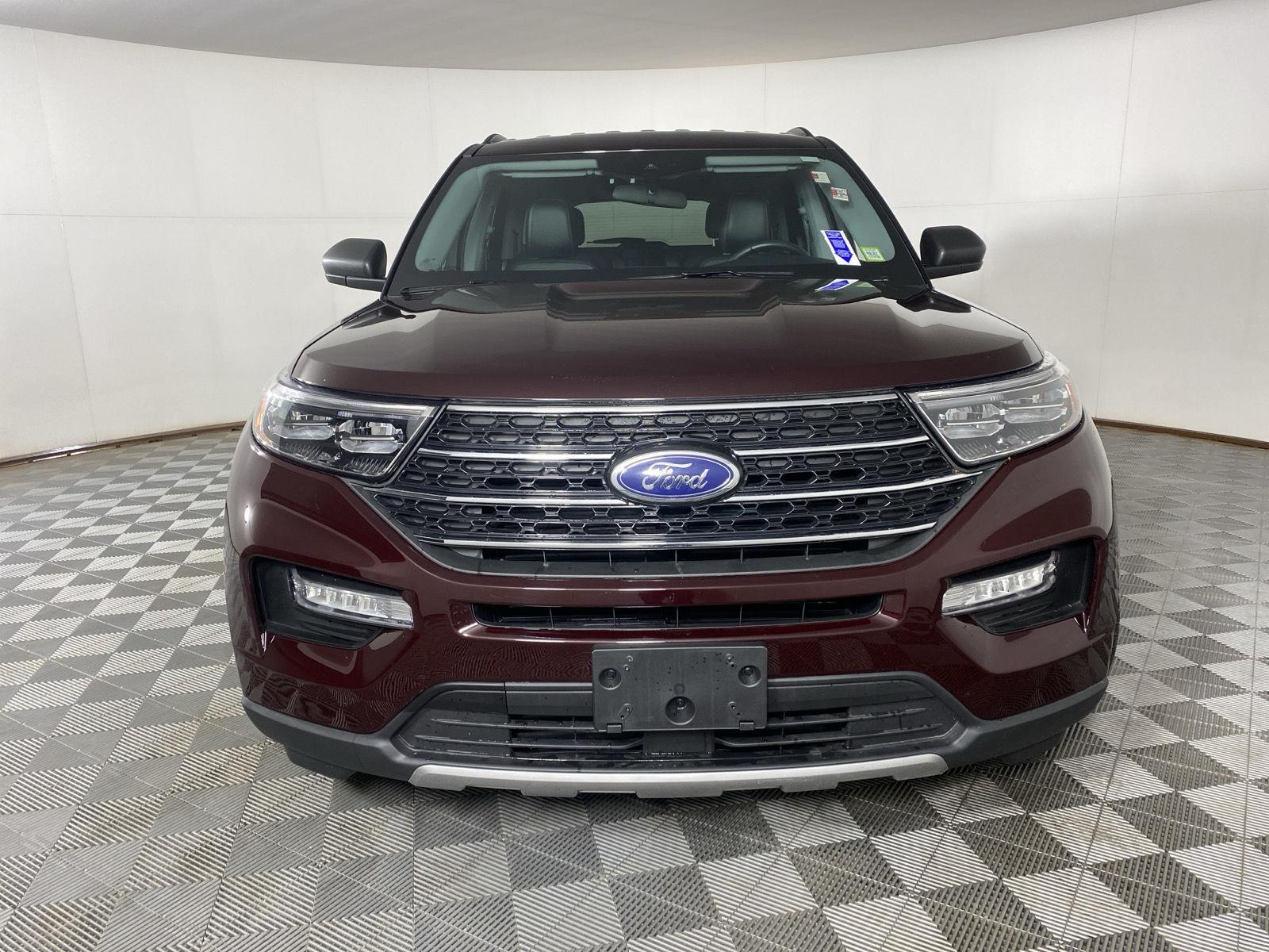 Used 2023 Jewel Red Metallic Tinted Clearcoat Ford XLT image 5