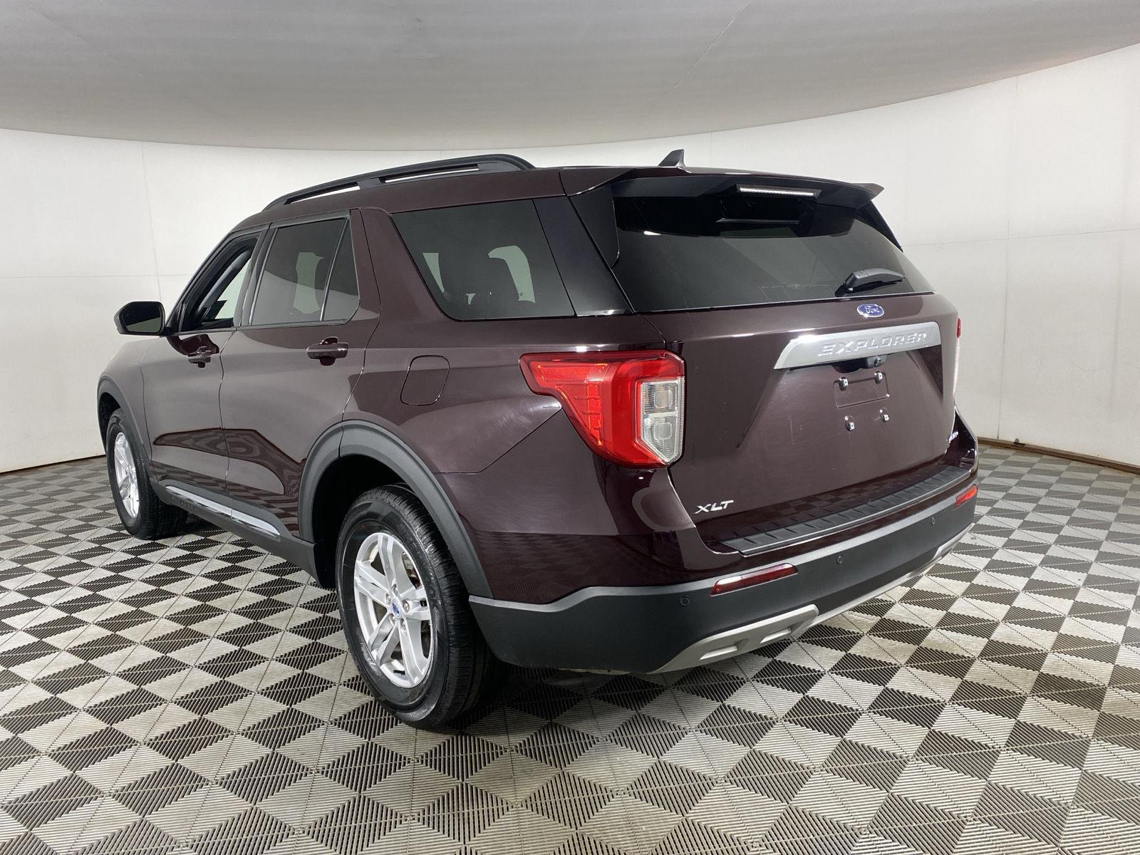 Used 2023 Jewel Red Metallic Tinted Clearcoat Ford XLT image 8