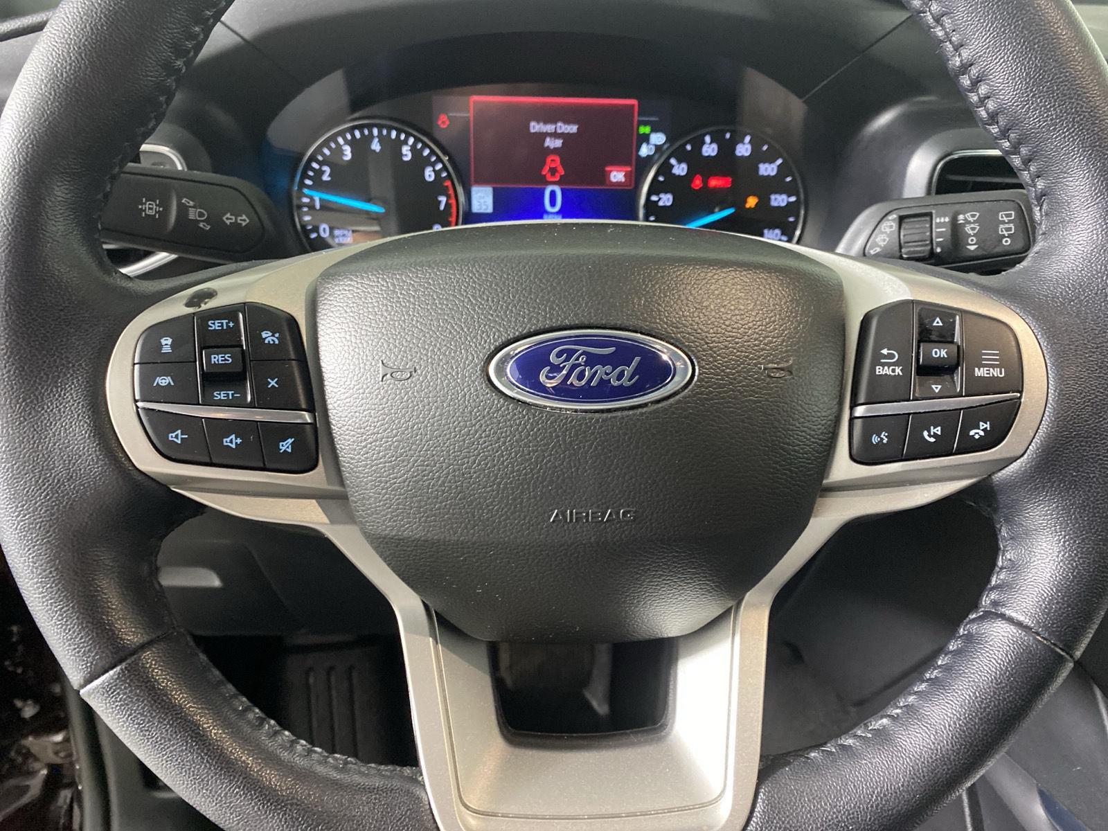 Used 2023 Jewel Red Metallic Tinted Clearcoat Ford XLT image 17