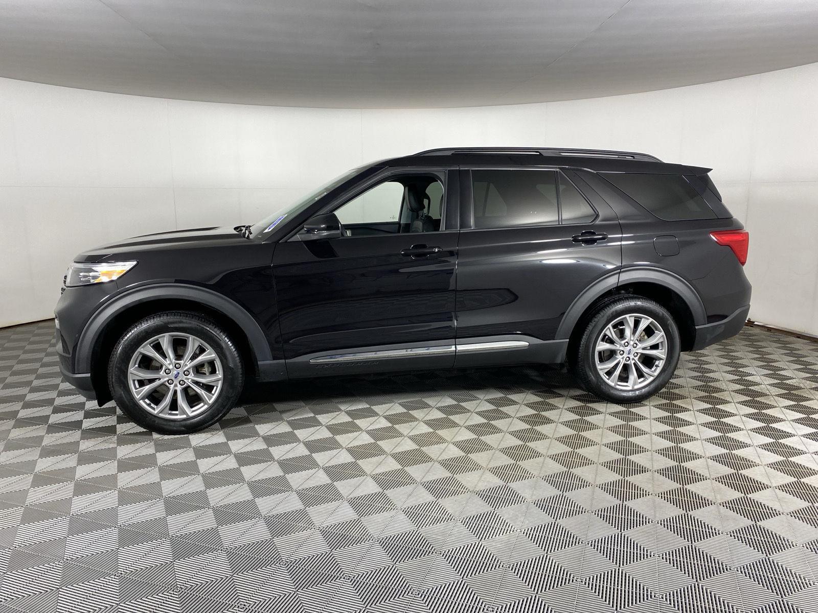 Used 2023 Agate Black Metallic Ford XLT image 7