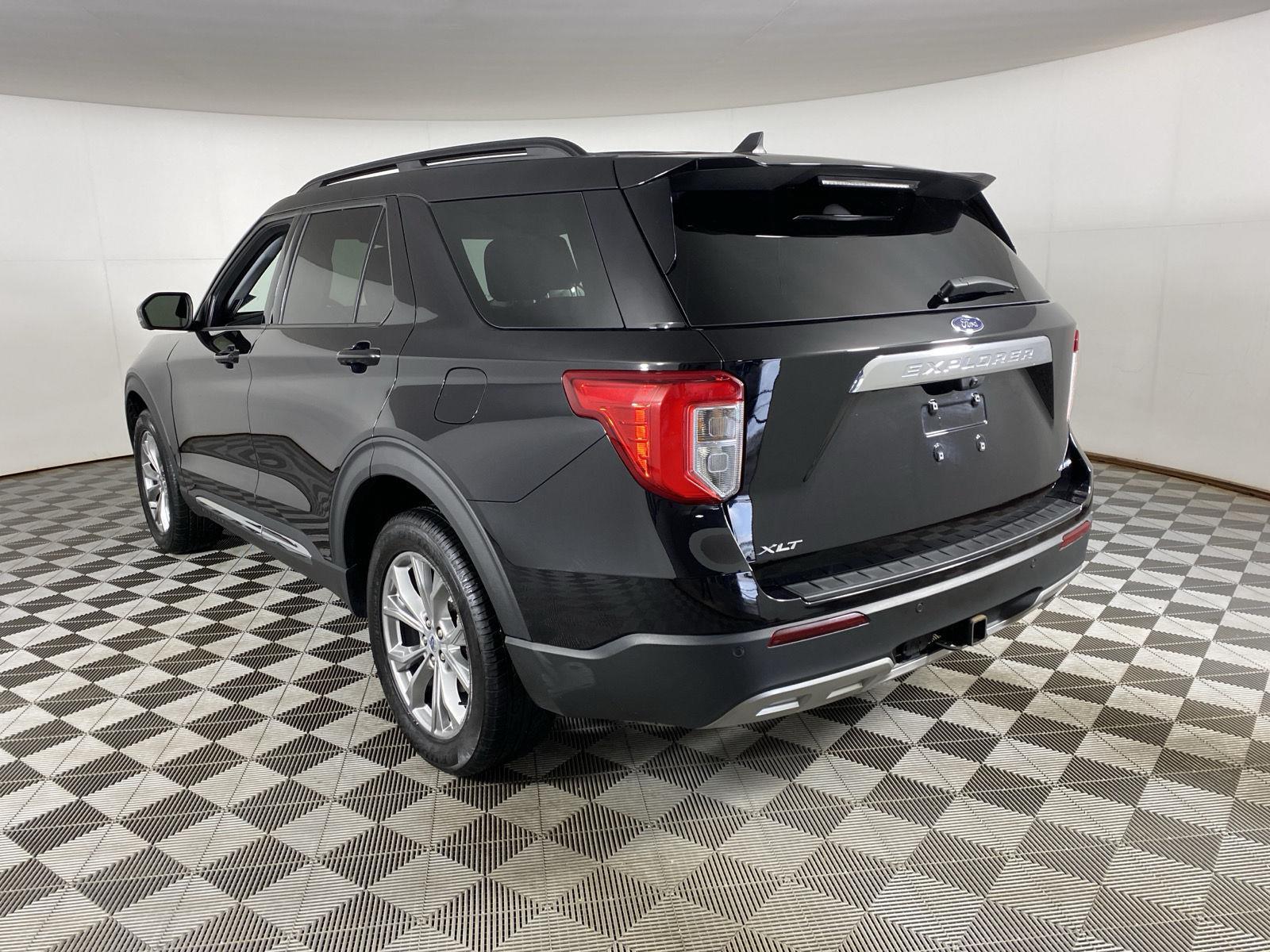 Used 2023 Agate Black Metallic Ford XLT image 8