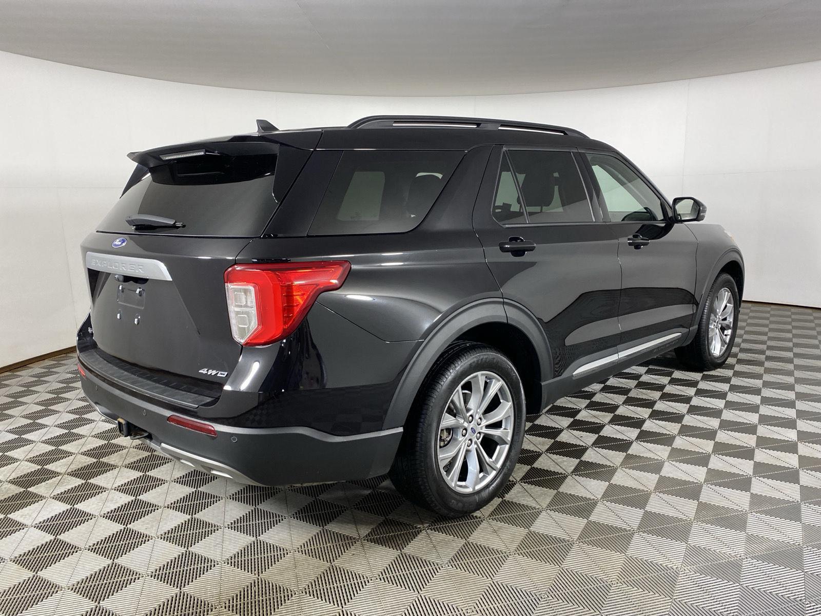 Used 2023 Agate Black Metallic Ford XLT image 10