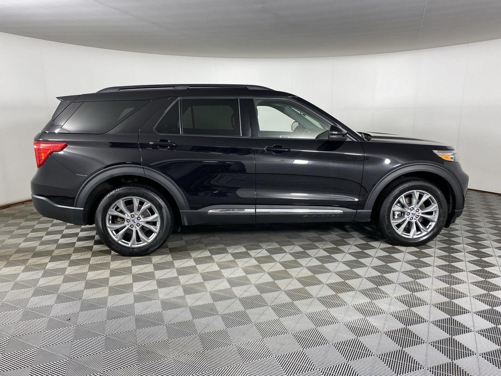 Used 2023 Agate Black Metallic Ford XLT image 11