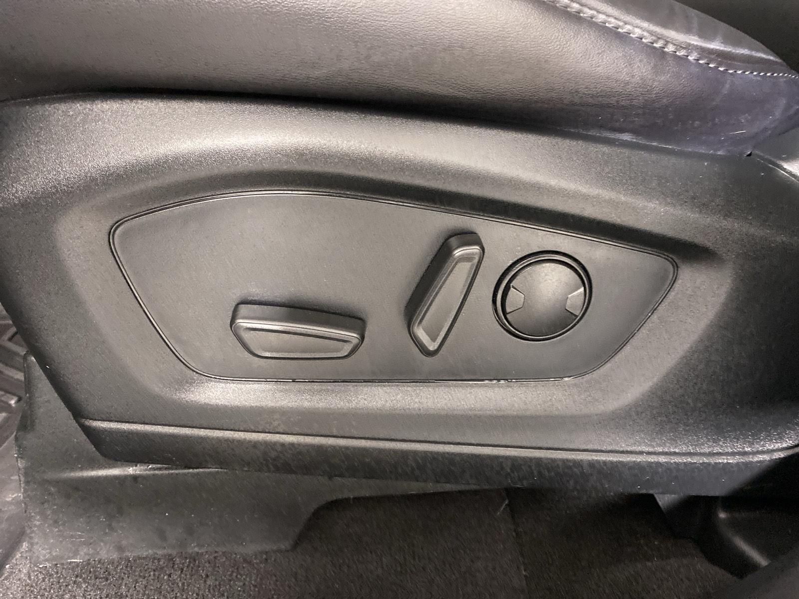 Used 2023 Agate Black Metallic Ford XLT image 14