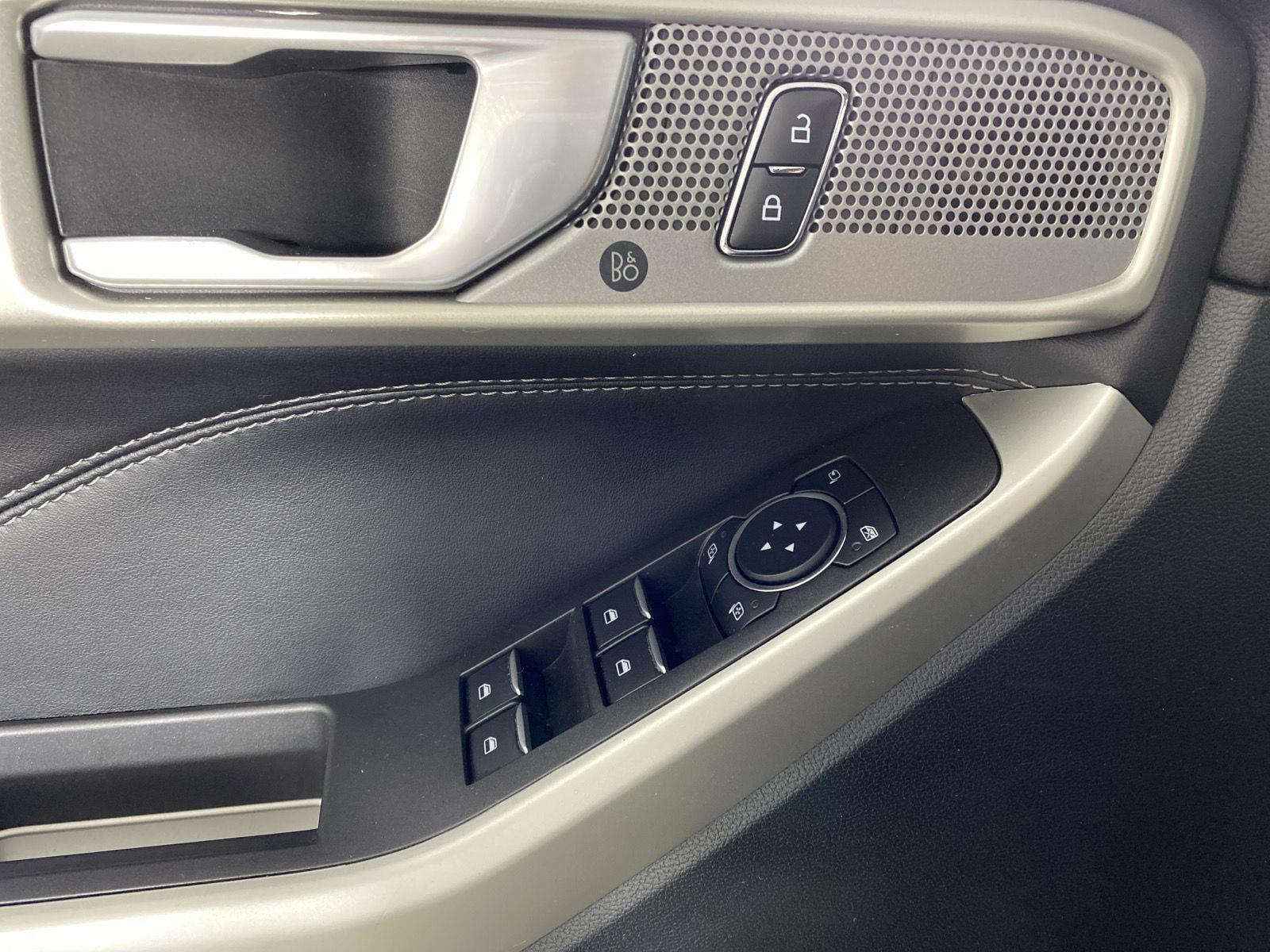 Used 2023 Agate Black Metallic Ford XLT image 15