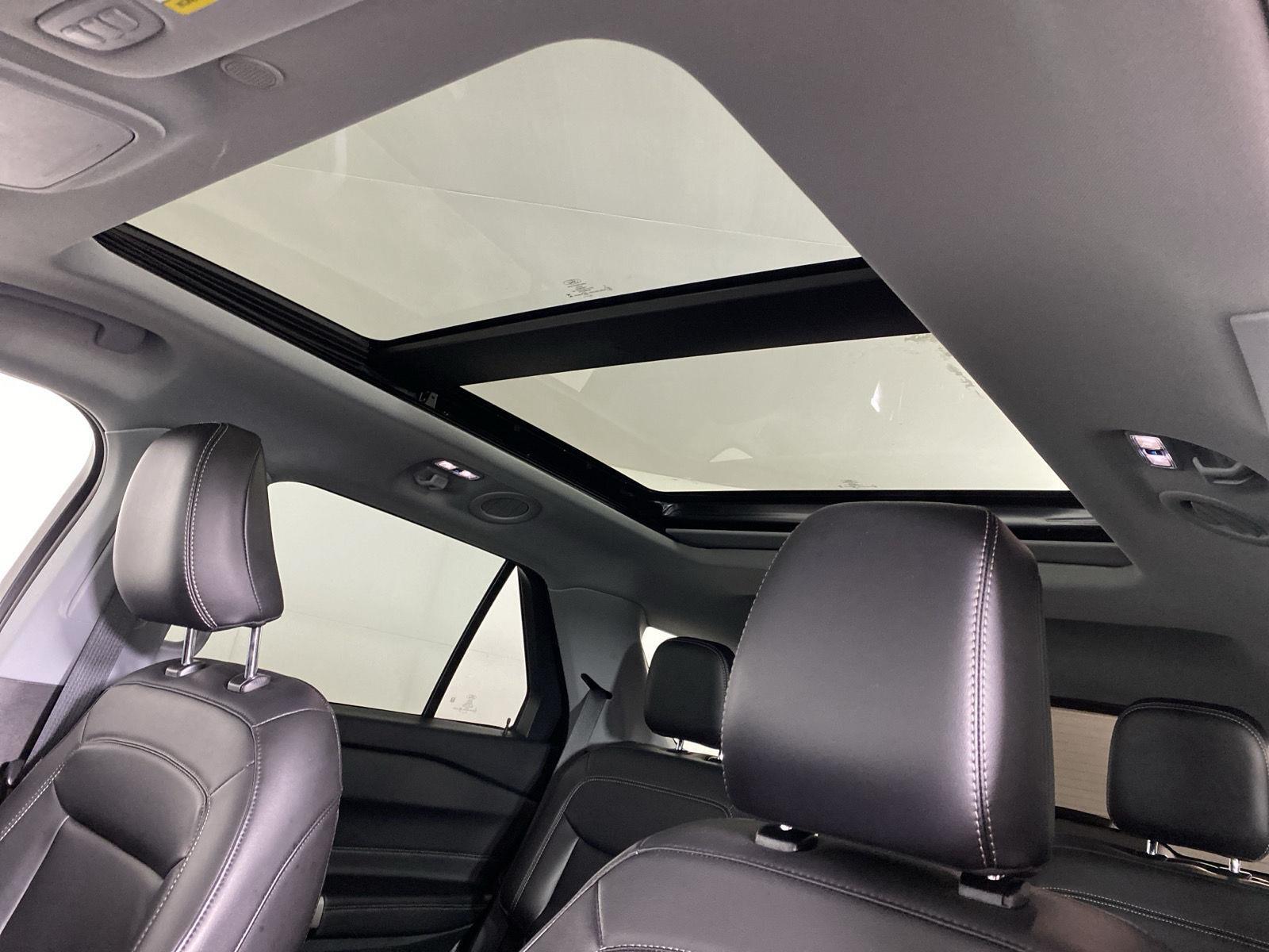 Used 2023 Agate Black Metallic Ford XLT image 26