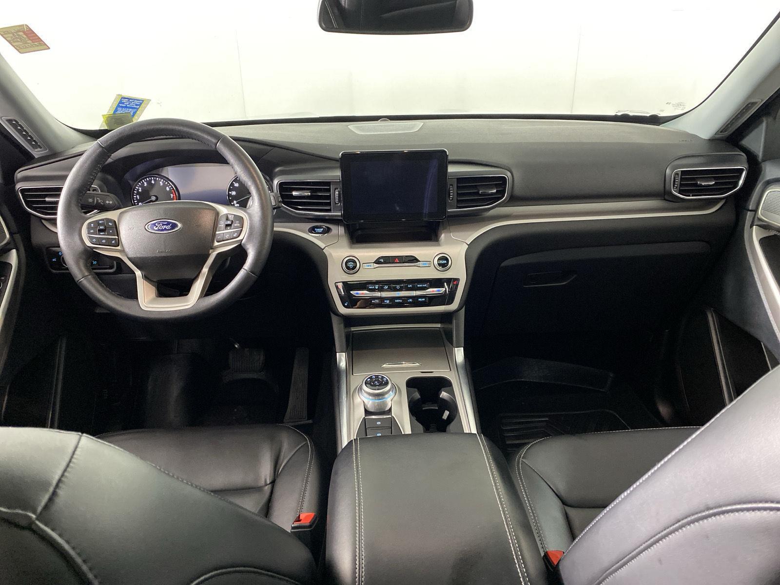Used 2023 Agate Black Metallic Ford XLT image 2