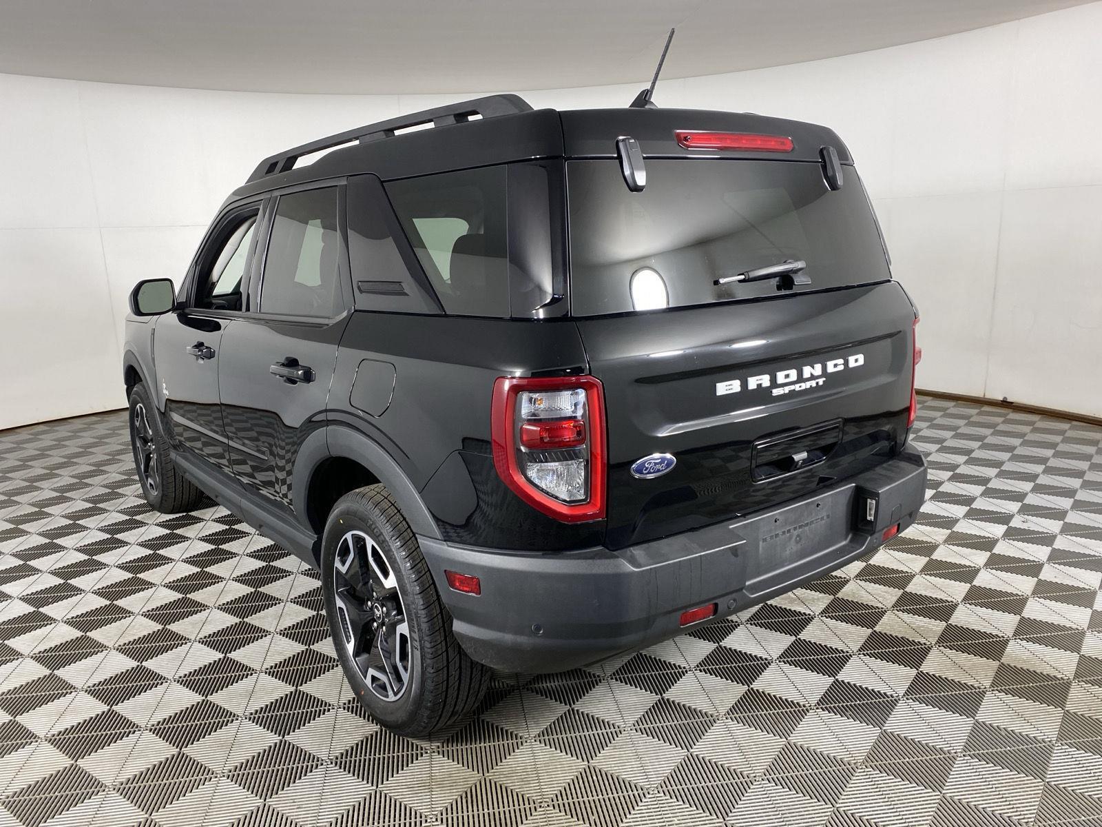 Used 2023 Shadow Black Ford Outer Banks image 8