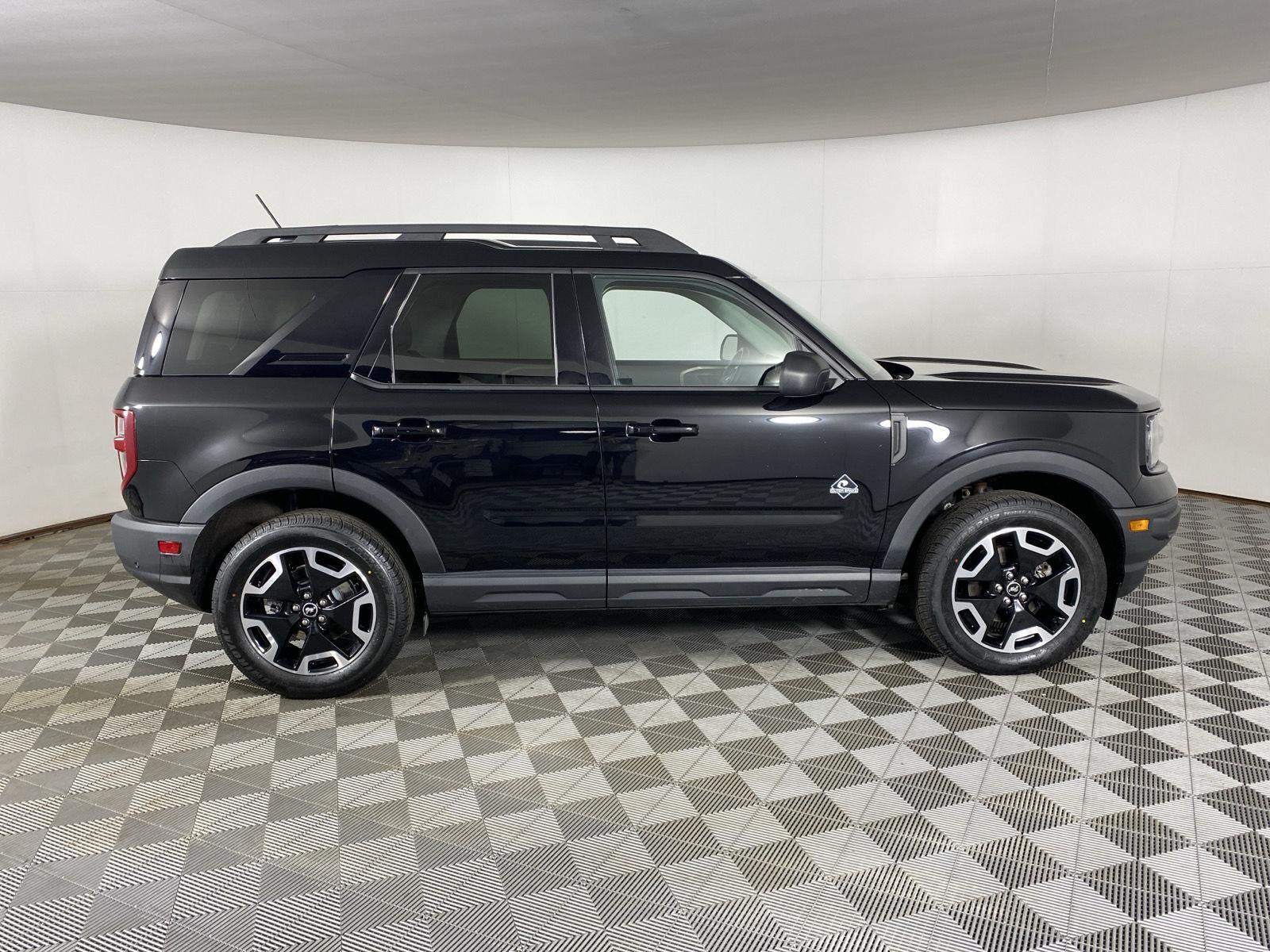 Used 2023 Shadow Black Ford Outer Banks image 11