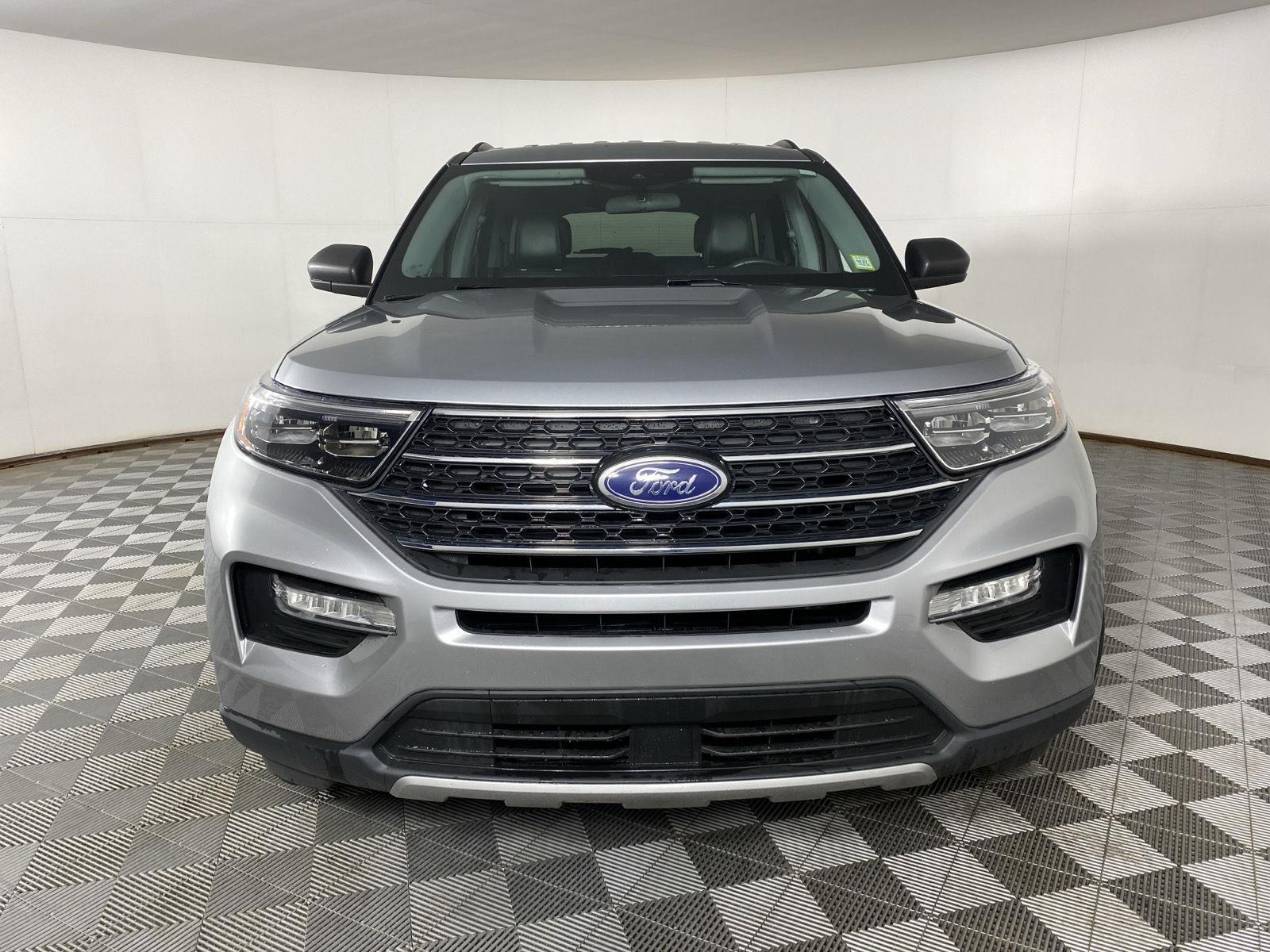 Used 2023 Iconic Silver Ford XLT image 2